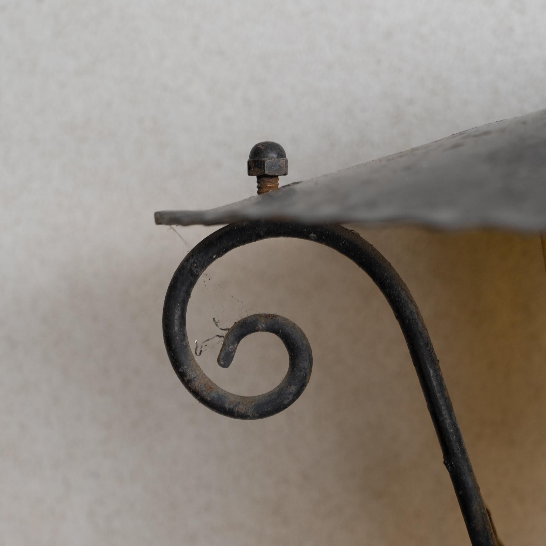 Early 20th Century Antique Outdoors Wall Lamp In Good Condition For Sale In Barcelona, ES