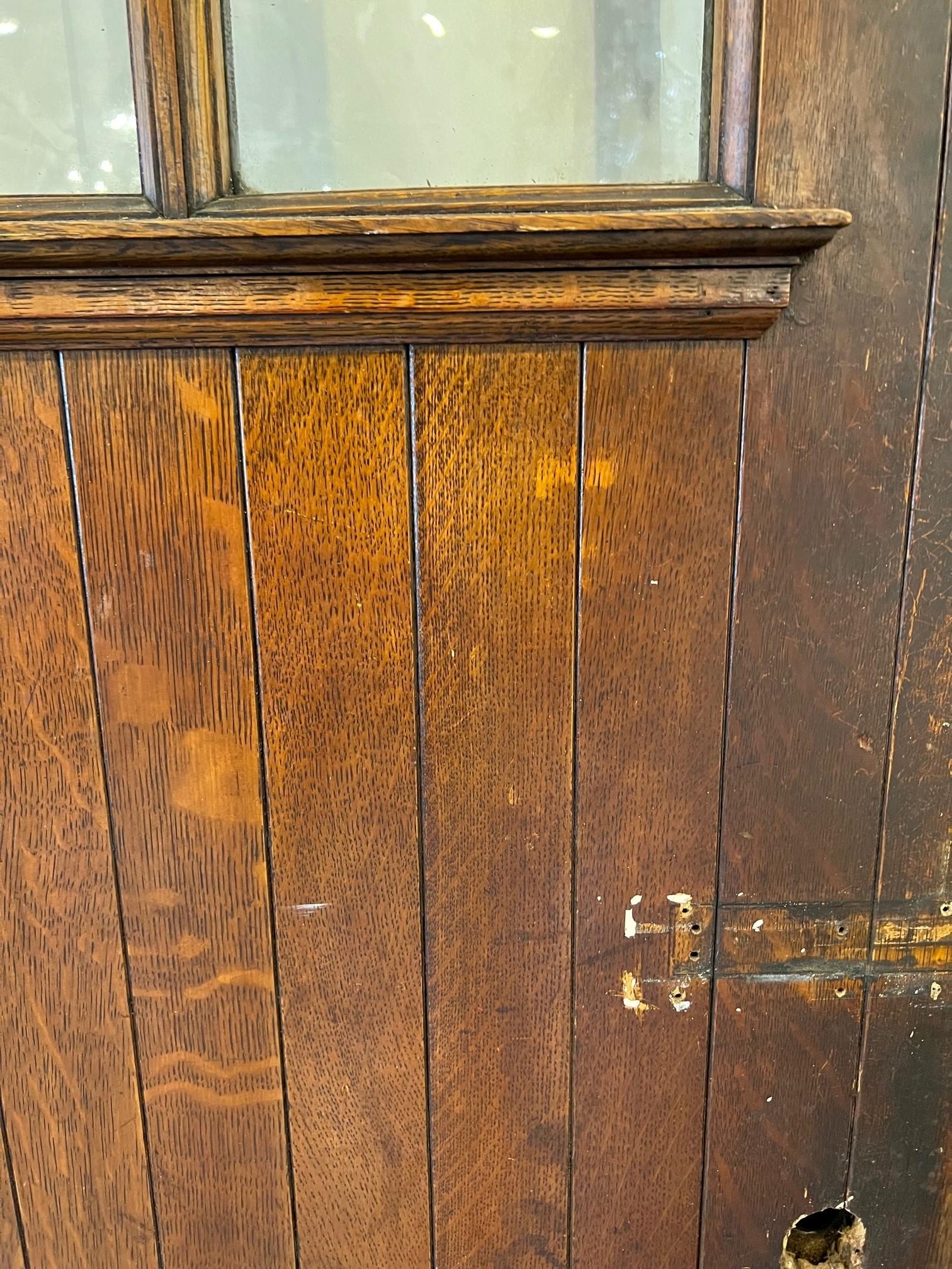 Antike übergroße Oversize-Tür des frühen 20. Jahrhunderts mit großem Eisengriff im Angebot 10
