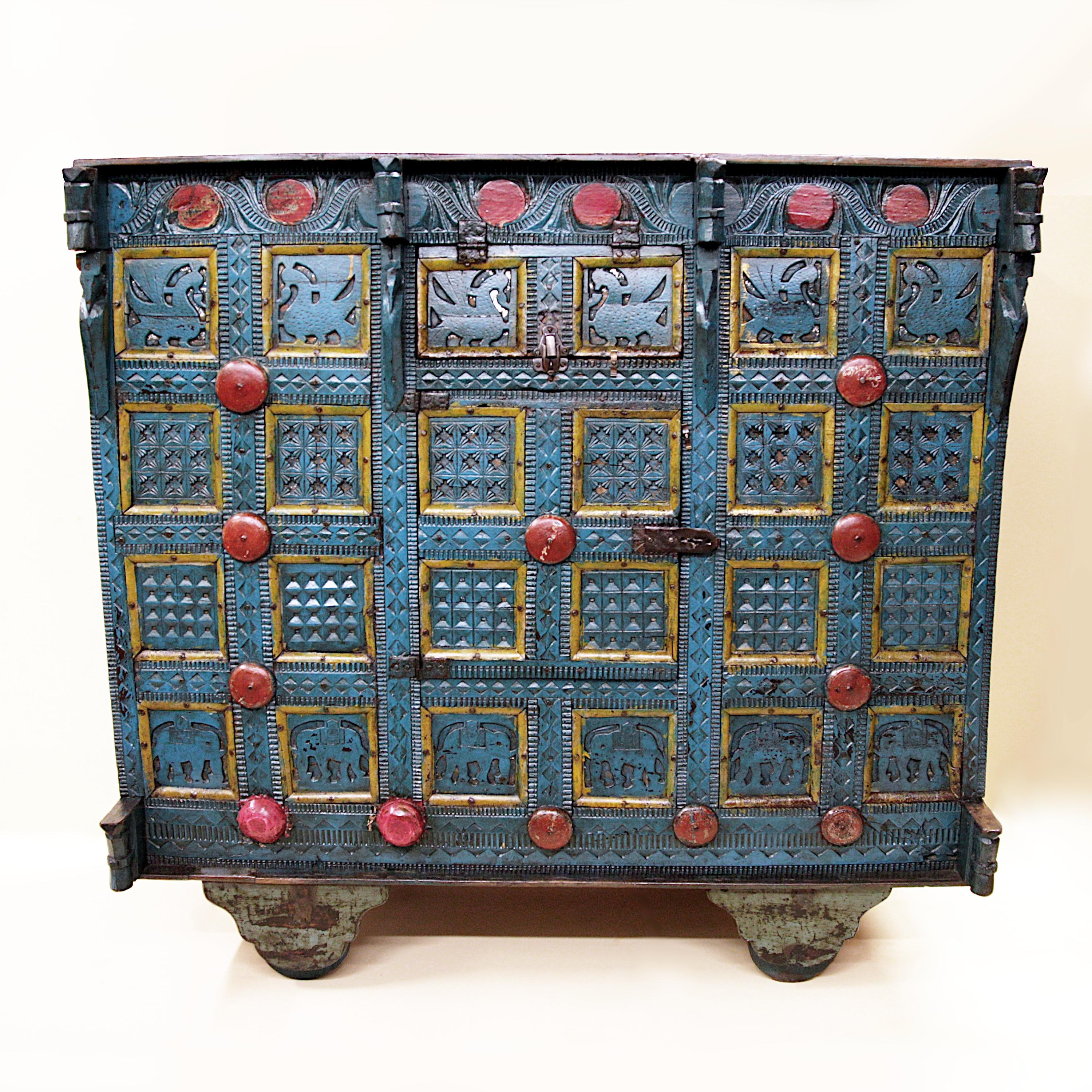 Early 20th Century Antique Painted Indian Rolling Merchant's Chest Trunk In Good Condition For Sale In Lafayette, IN