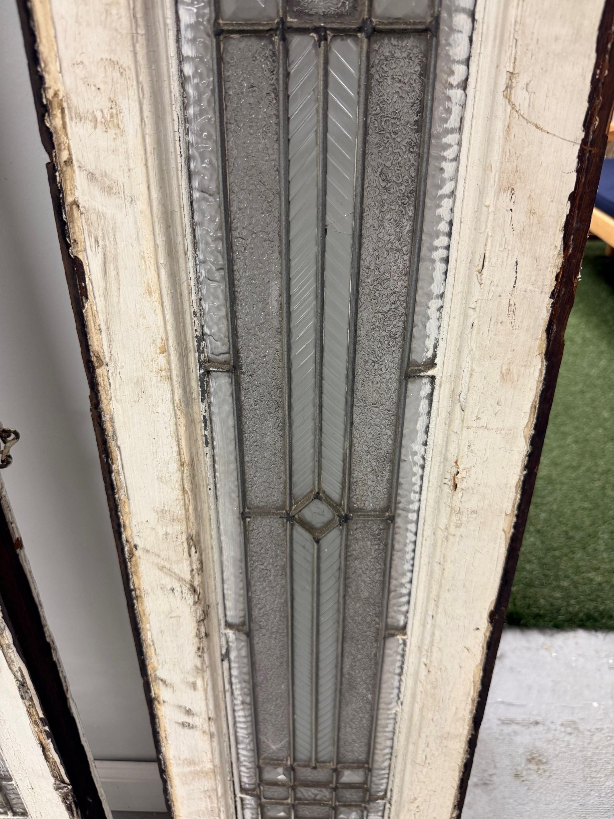 Coppia di oblò in vetro smussato e testurizzato dei primi del Novecento, in zinco in vendita 6