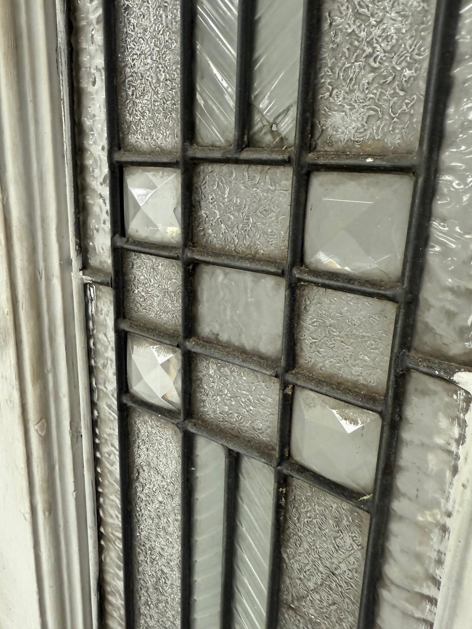 Coppia di oblò in vetro smussato e testurizzato dei primi del Novecento, in zinco in vendita 12