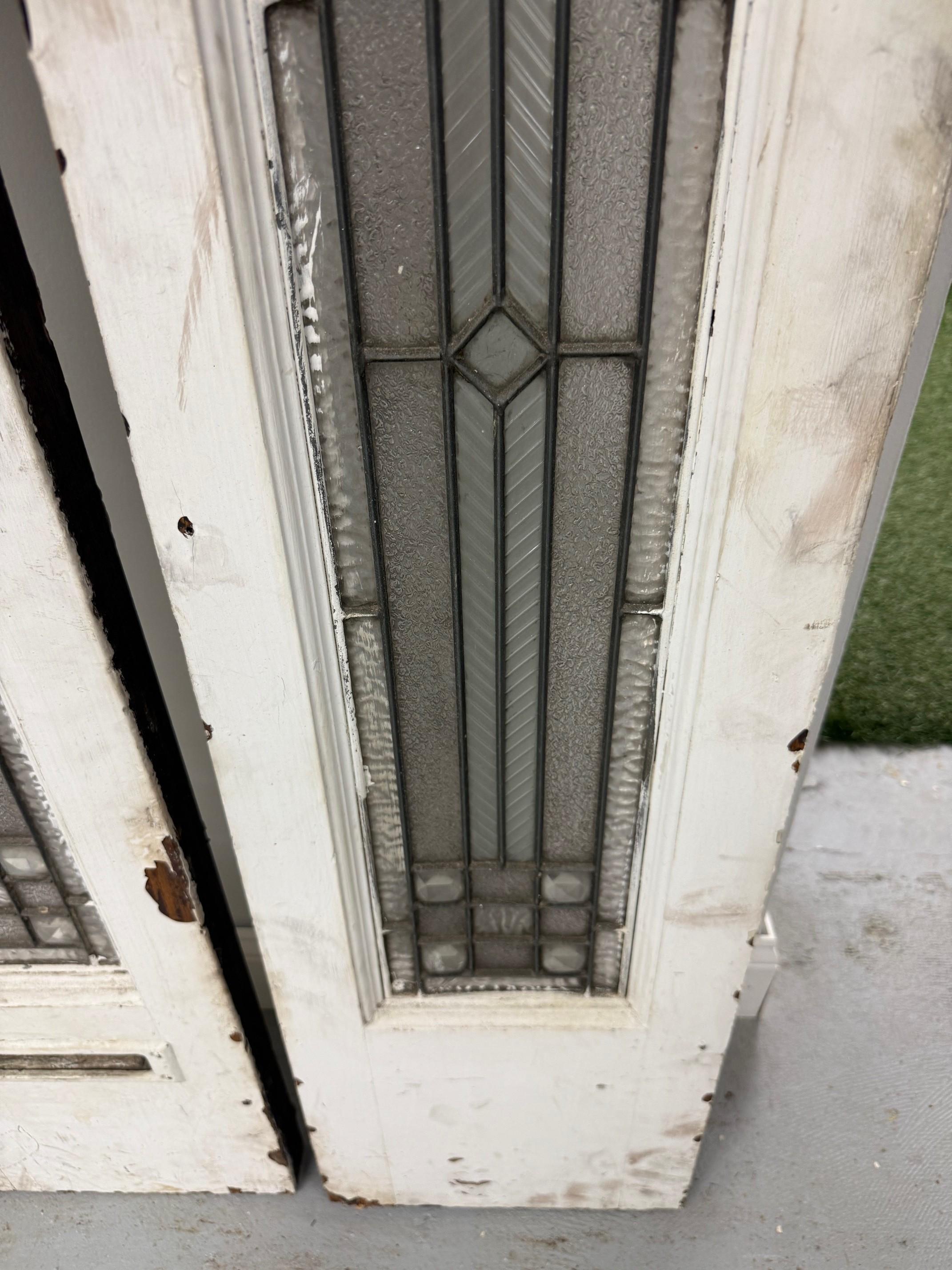 Coppia di oblò in vetro smussato e testurizzato dei primi del Novecento, in zinco In condizioni buone in vendita a Stamford, CT