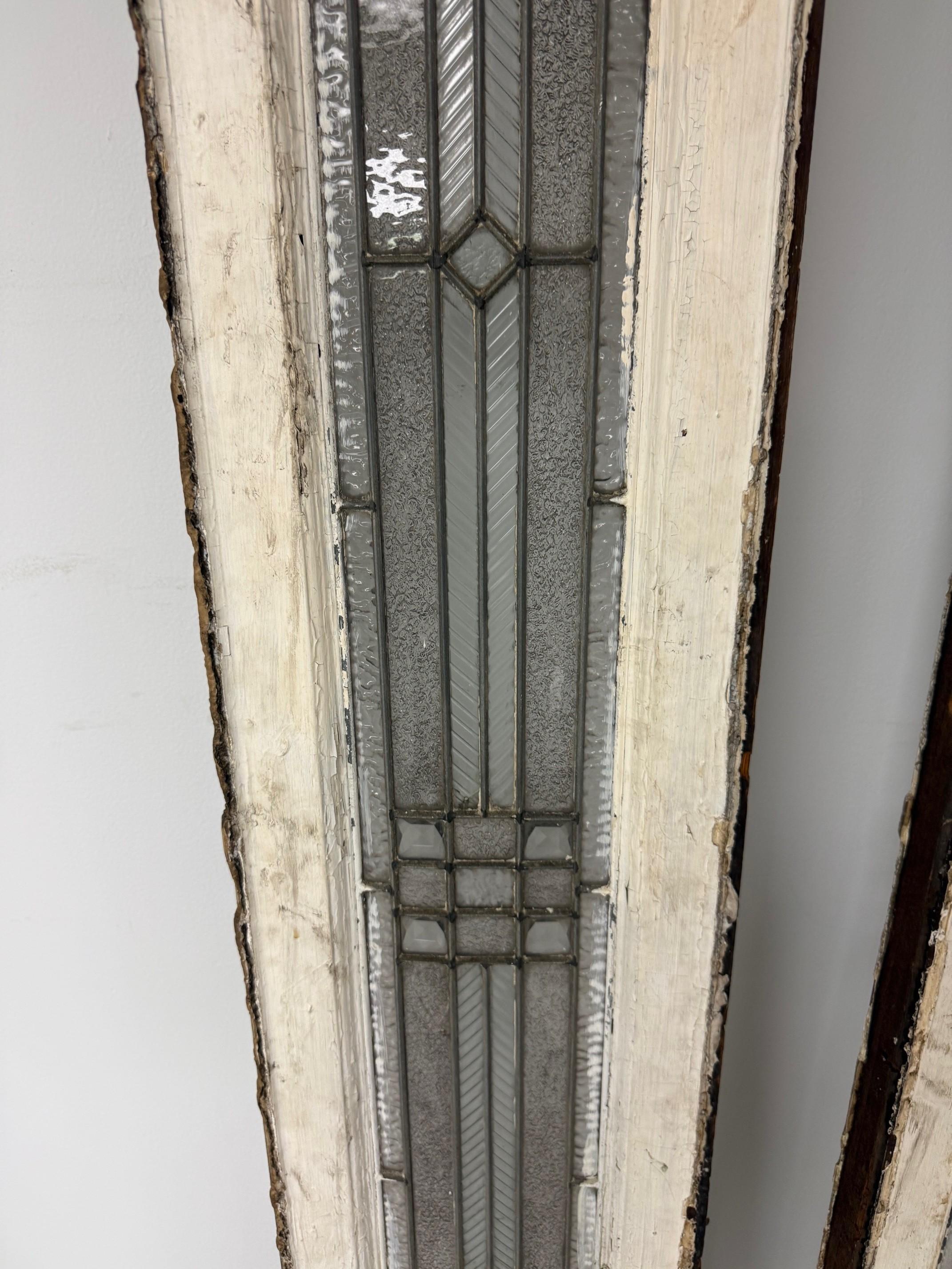 Coppia di oblò in vetro smussato e testurizzato dei primi del Novecento, in zinco in vendita 3