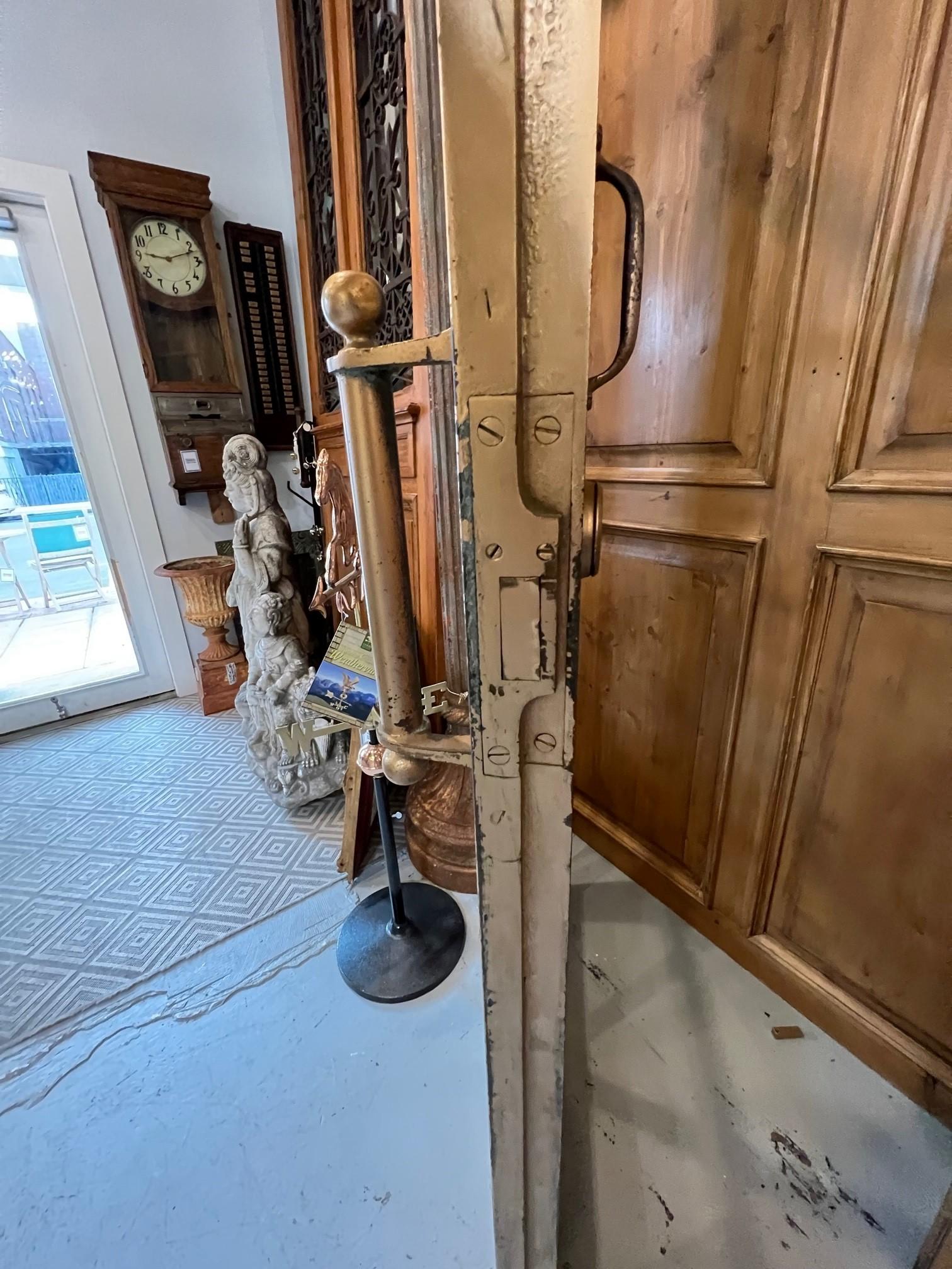 Early 20th Century Antique Pair of Bronze French Doors For Sale 4