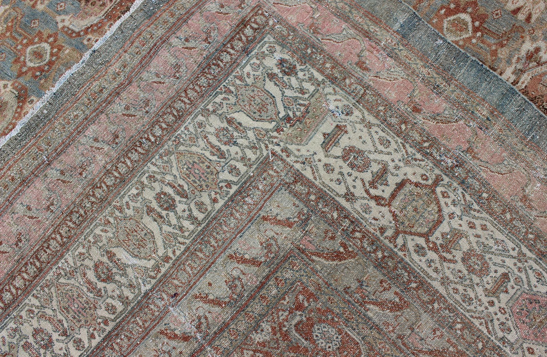 Alfombra antigua persa Bibikabad de principios del siglo XX con fondo azul claro en venta 6