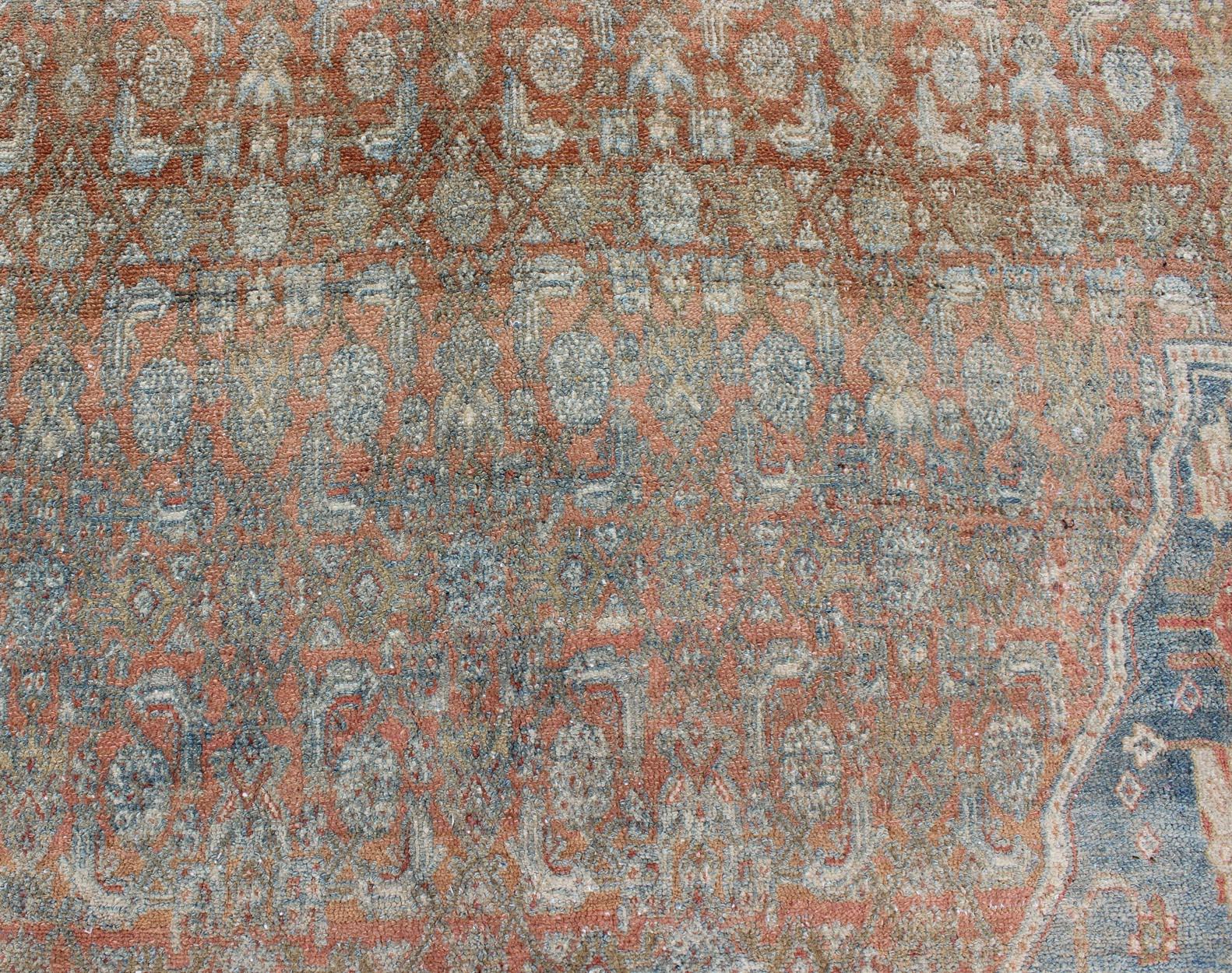 Alfombra antigua persa Bibikabad de principios del siglo XX con fondo azul claro Anudado a mano en venta
