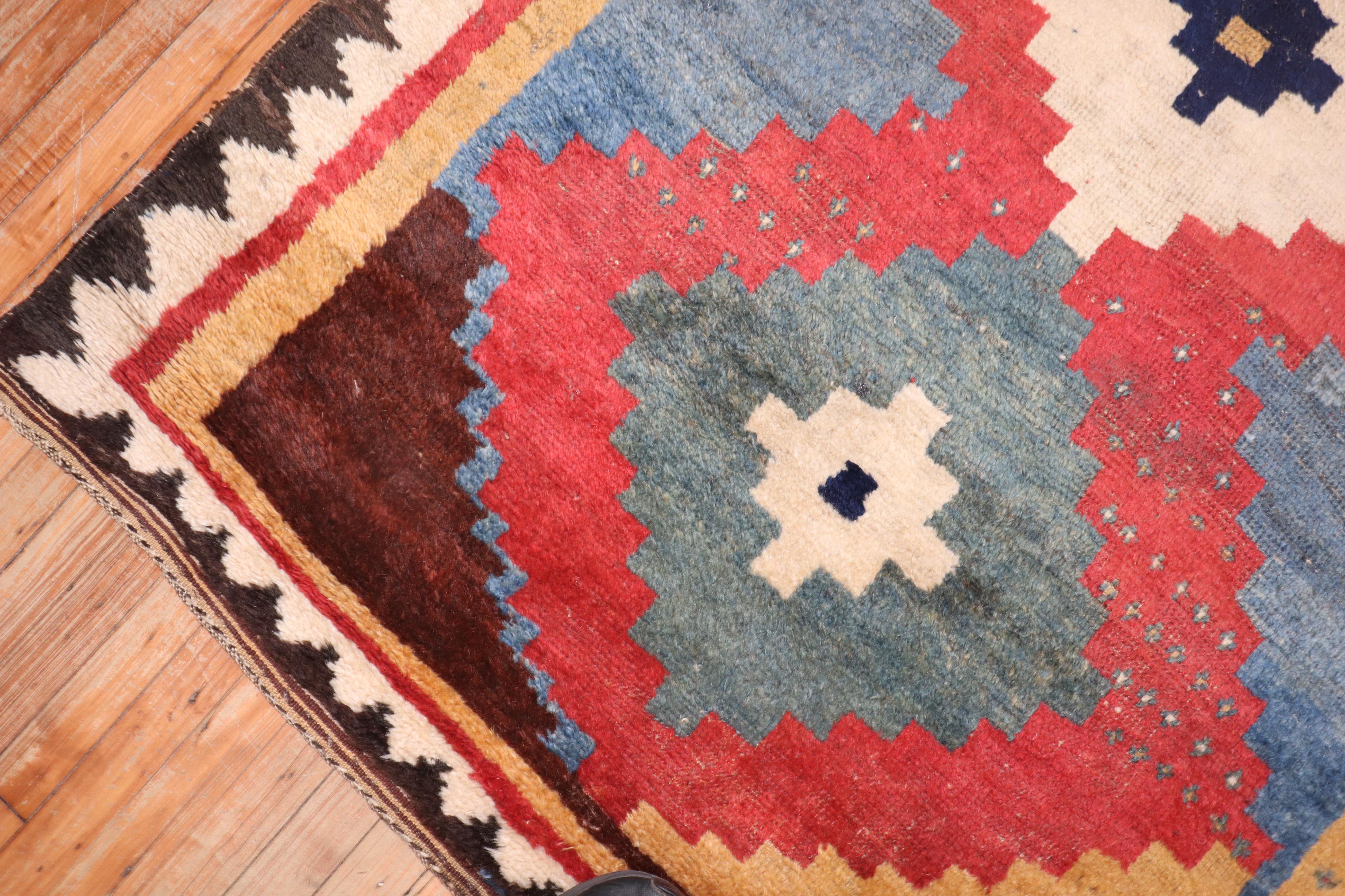 Early 20th Century Antique Persian Gabbeh Rug In Good Condition For Sale In New York, NY