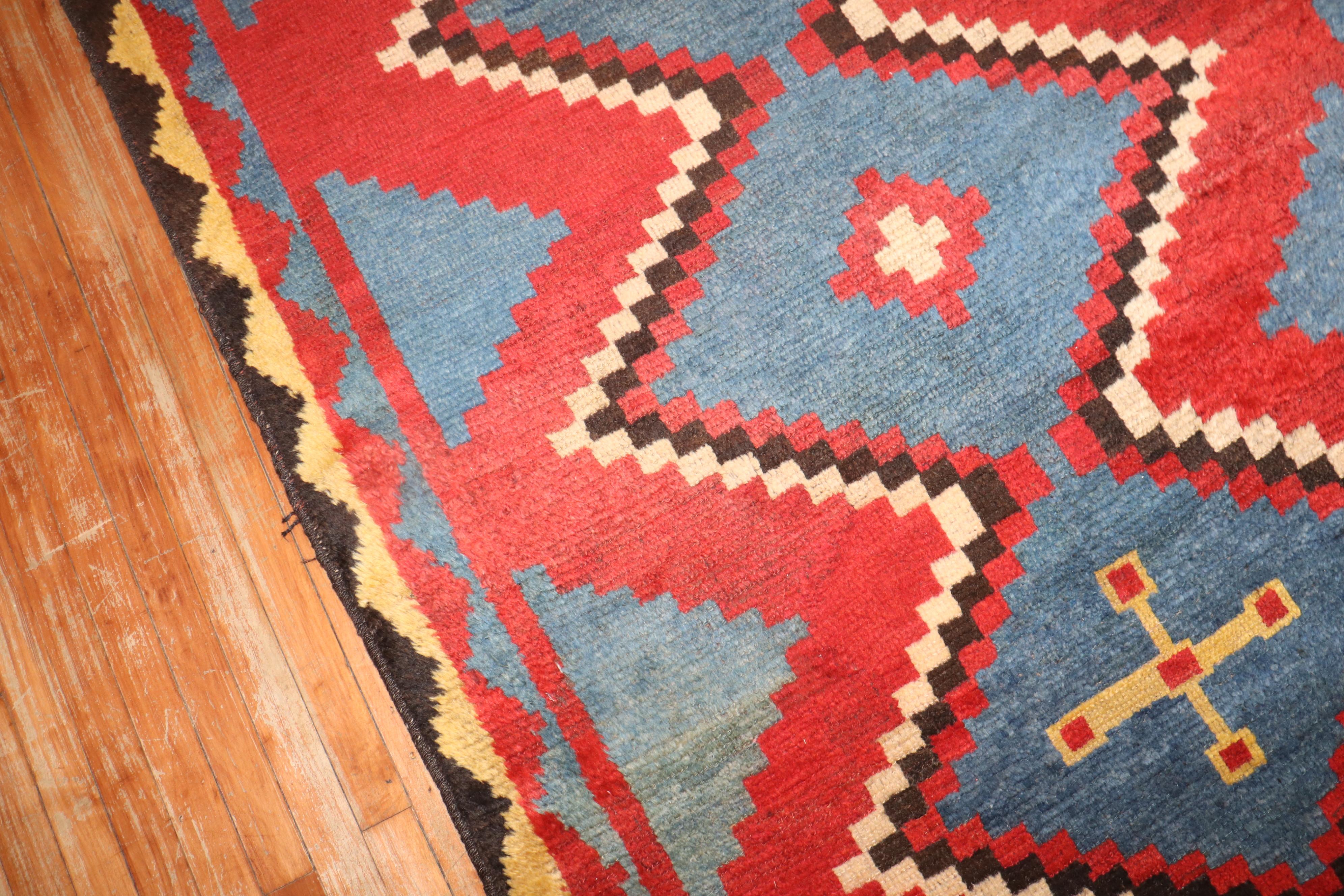 Early 20th Century Antique Persian Gabbeh Rug In Good Condition For Sale In New York, NY
