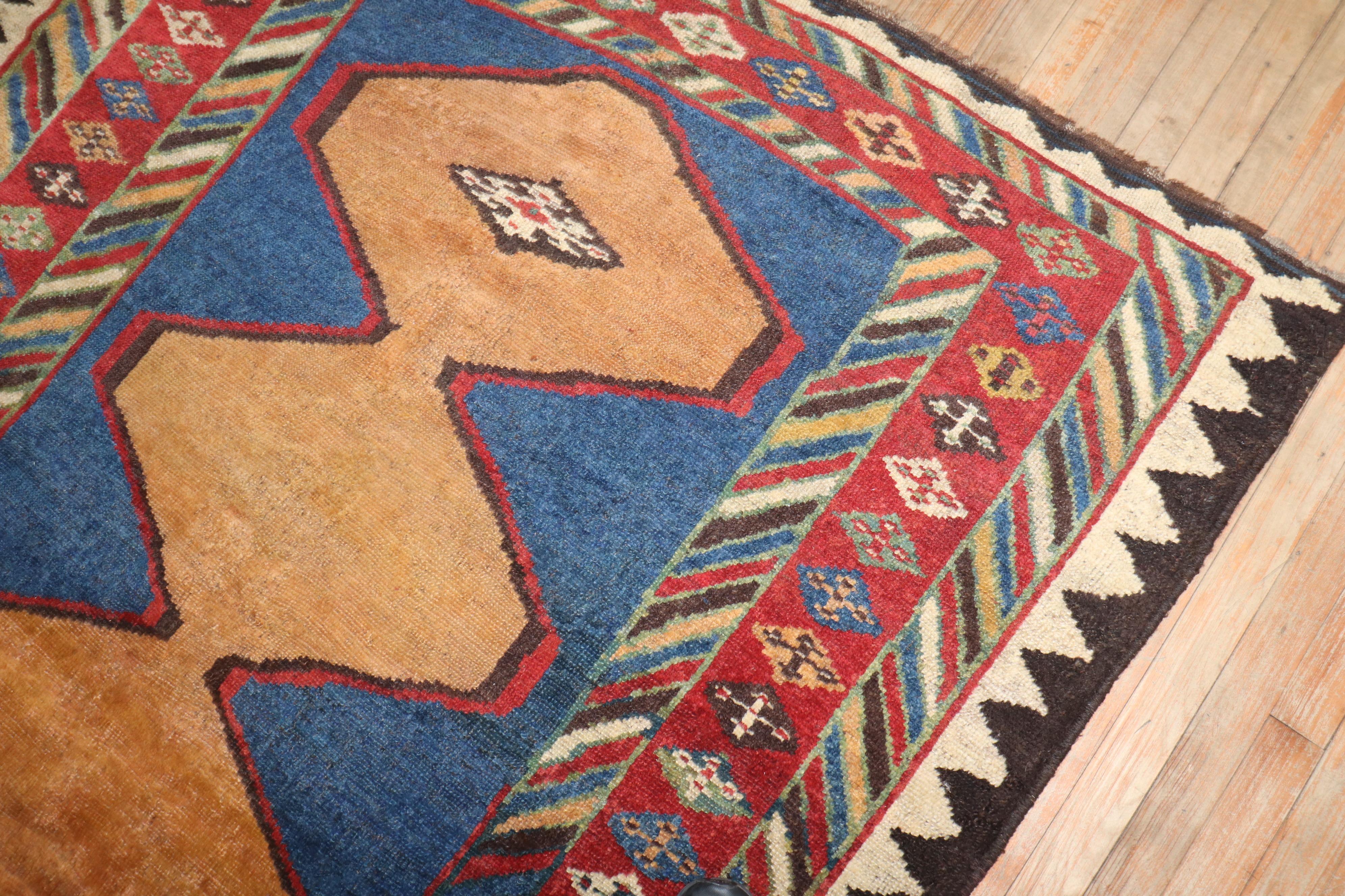 Early 20th Century Antique Persian Gabbeh Rug In Good Condition For Sale In New York, NY