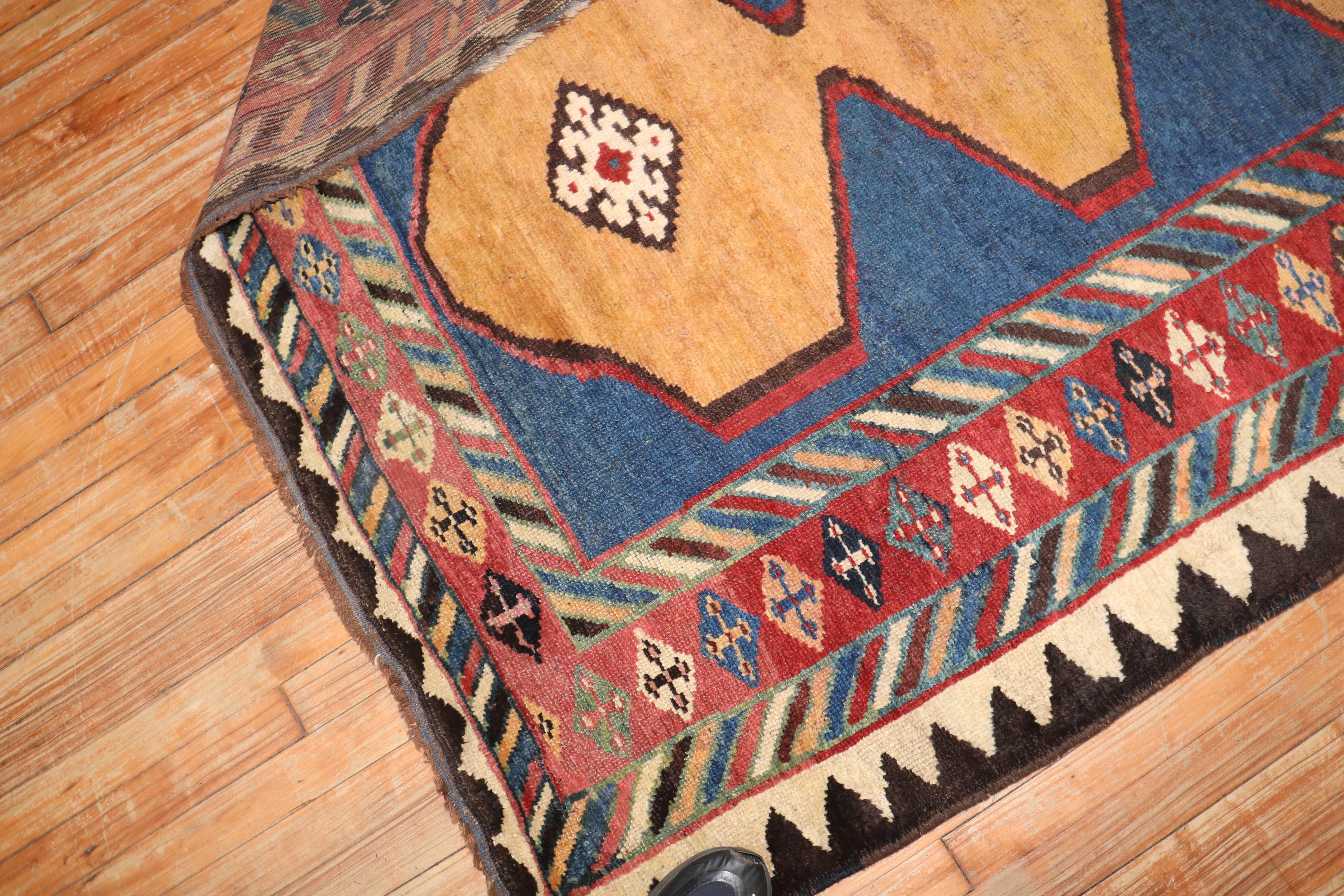 Antiker persischer Gabbeh-Teppich des frühen 20. Jahrhunderts im Angebot 1