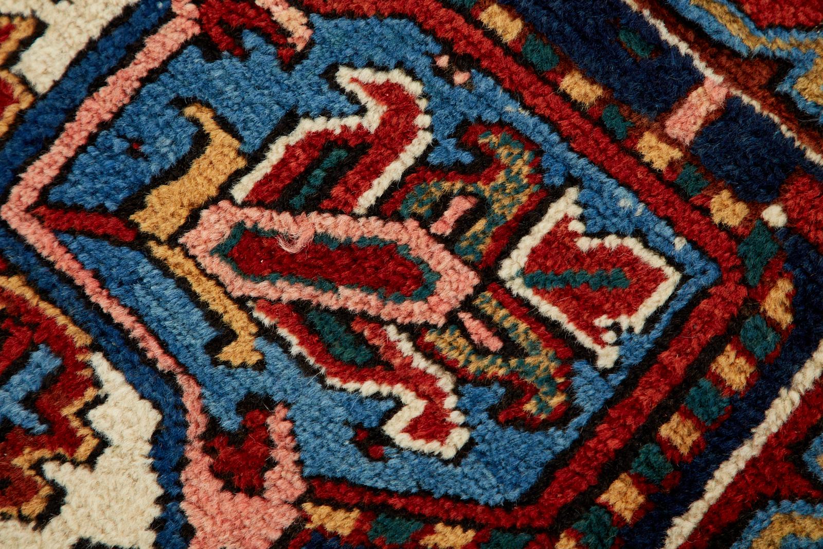 Antiker persischer Heriz-Teppich aus dem frühen 20. Jahrhundert im Angebot 10