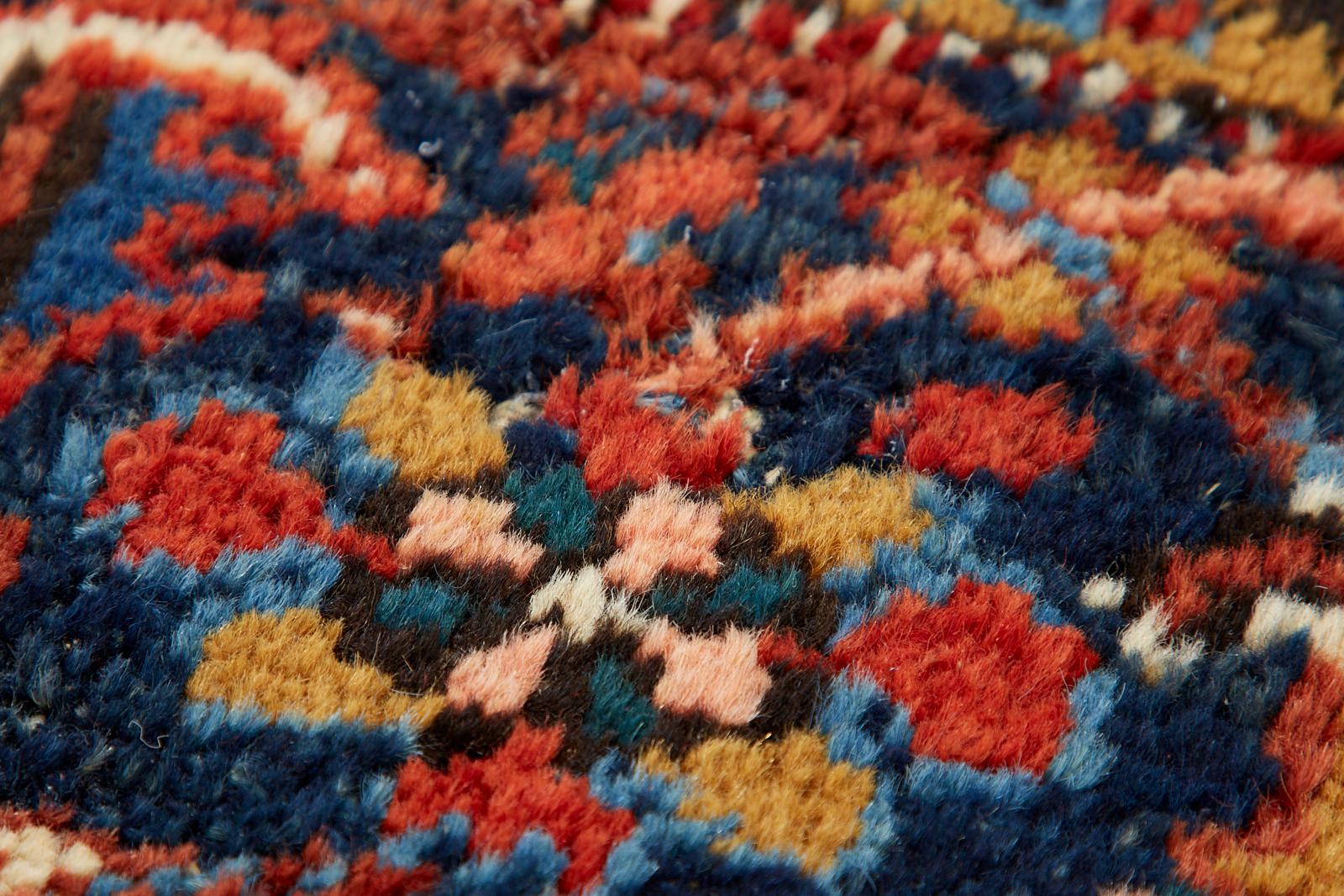 Antiker persischer Heriz-Teppich aus dem frühen 20. Jahrhundert im Angebot 11