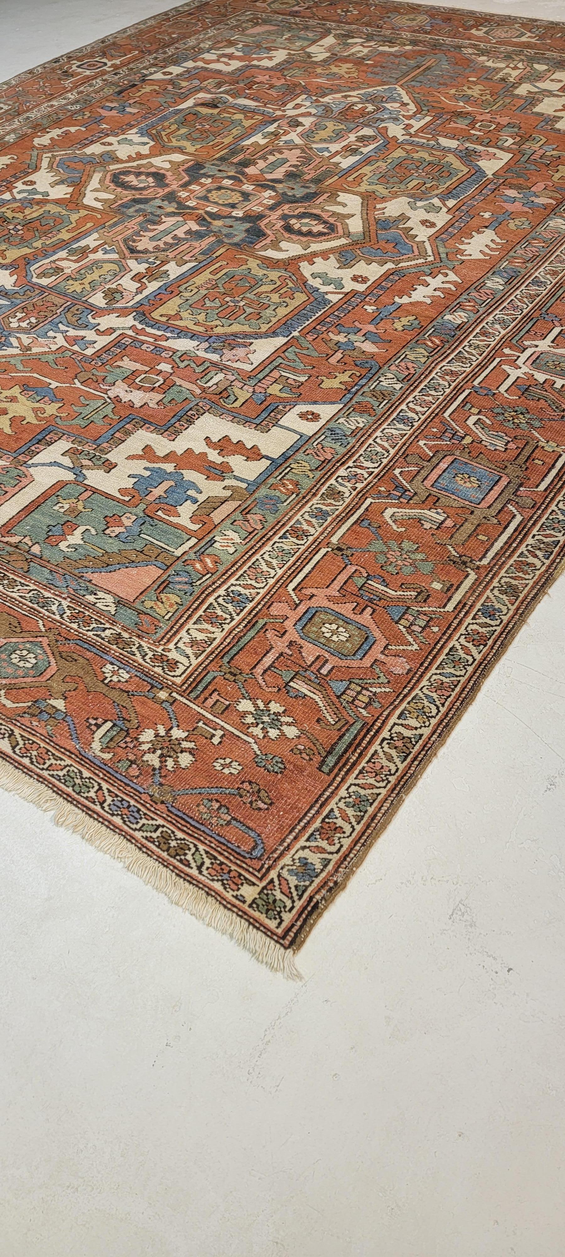 Early 20th Century Antique Persian Heriz Serapi Rug For Sale 5