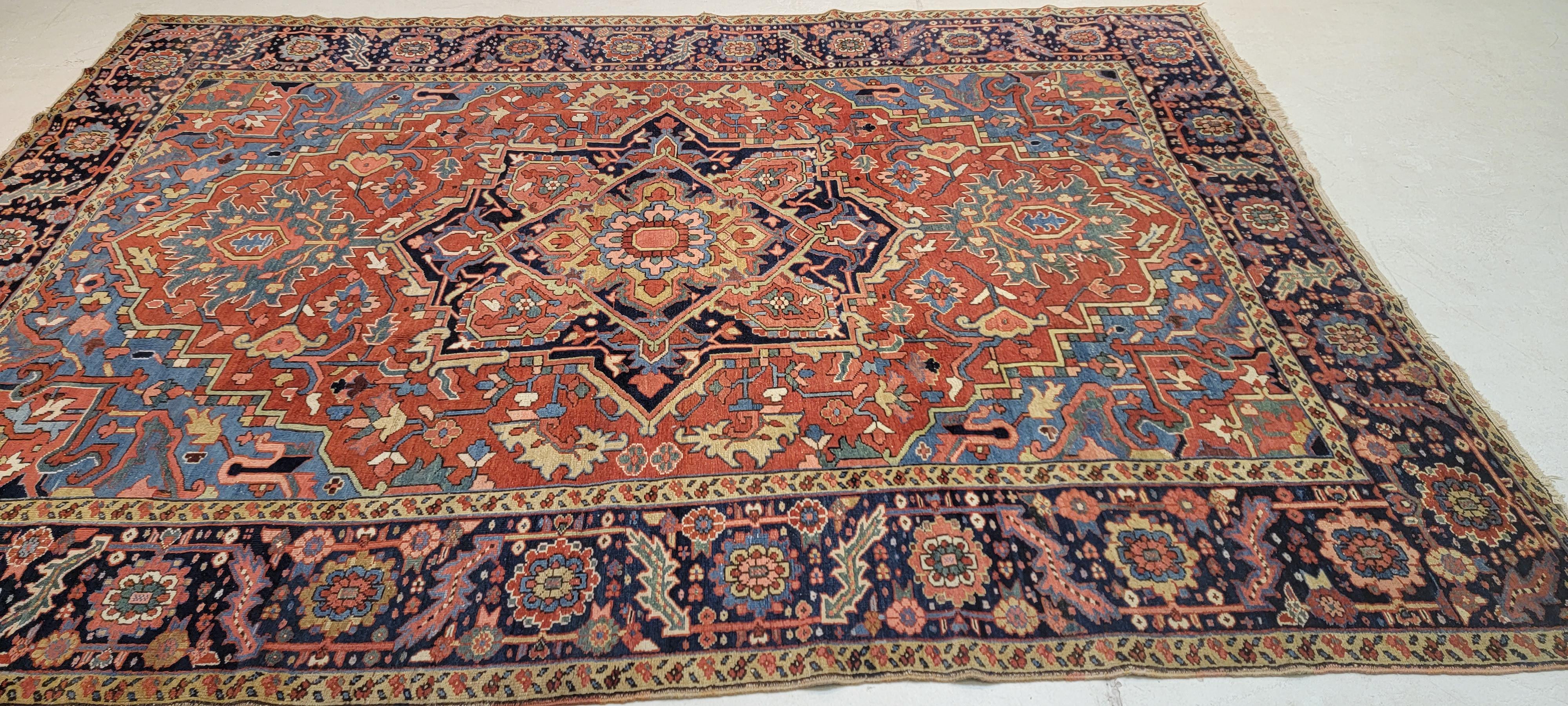 Early 20th Century Antique Persian Heriz Serapi Rug For Sale 5