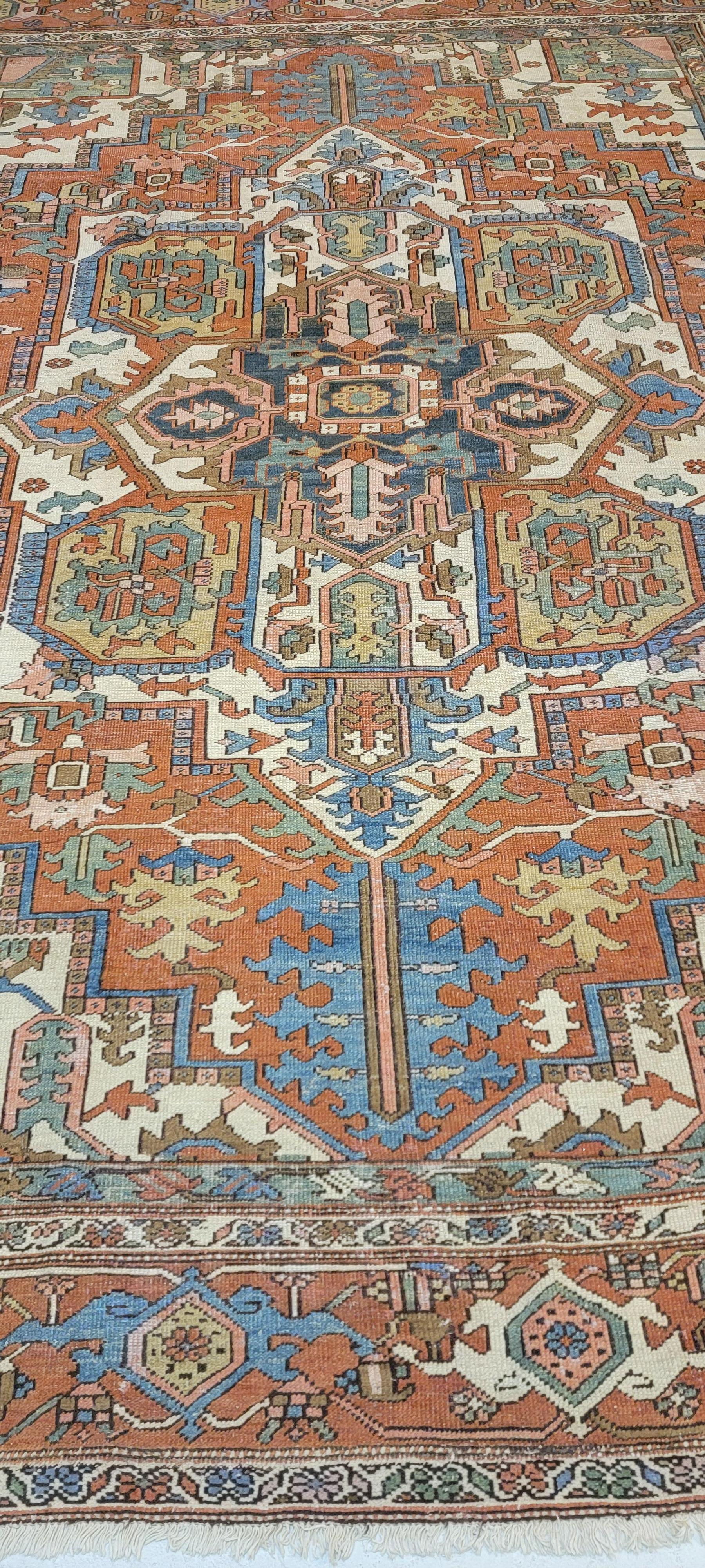 Early 20th Century Antique Persian Heriz Serapi Rug For Sale 6