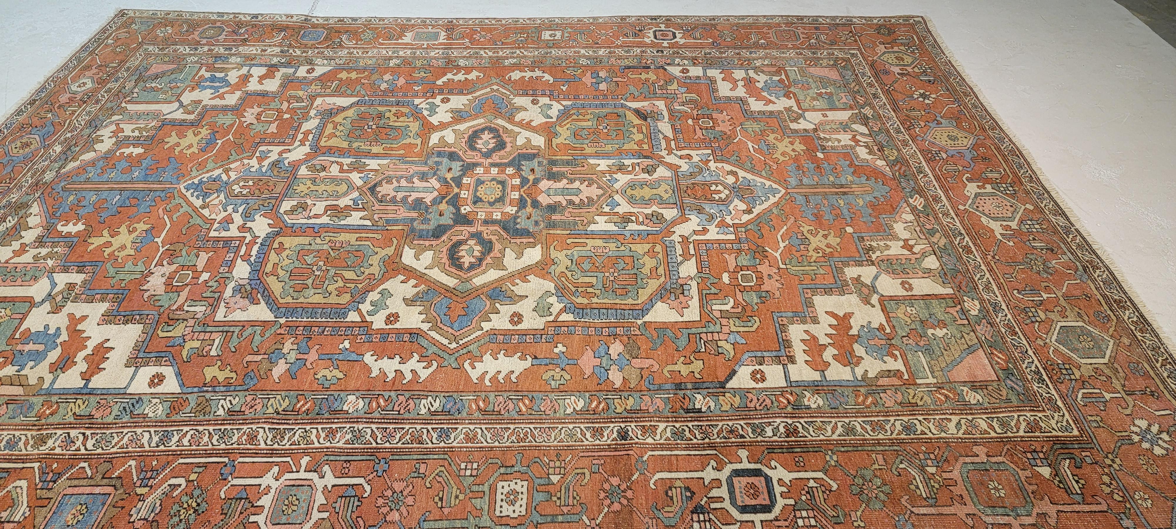 Early 20th Century Antique Persian Heriz Serapi Rug For Sale 4