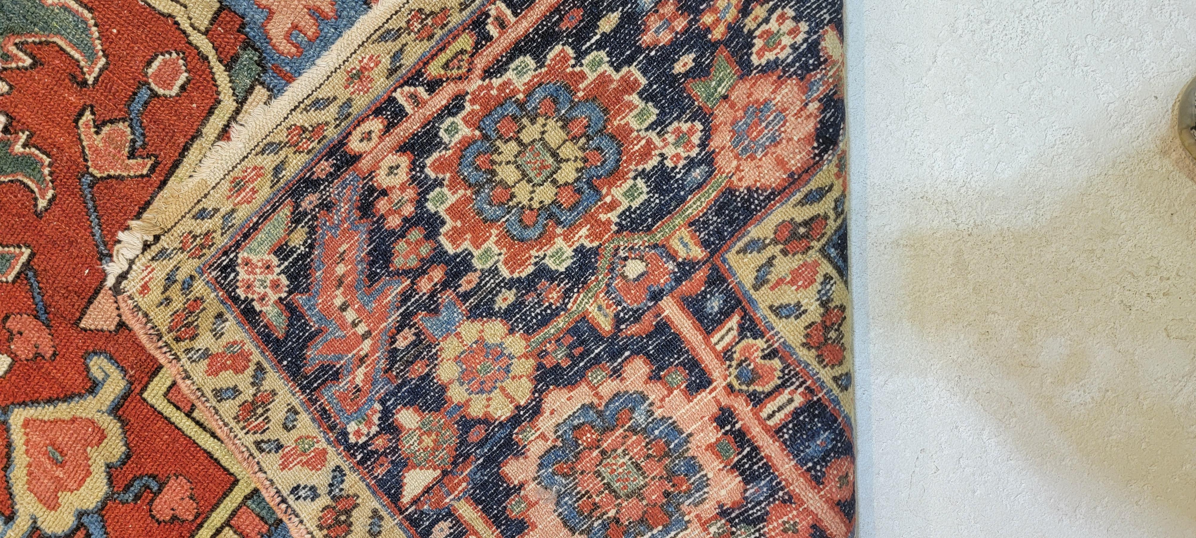 Early 20th Century Antique Persian Heriz Serapi Rug For Sale 8