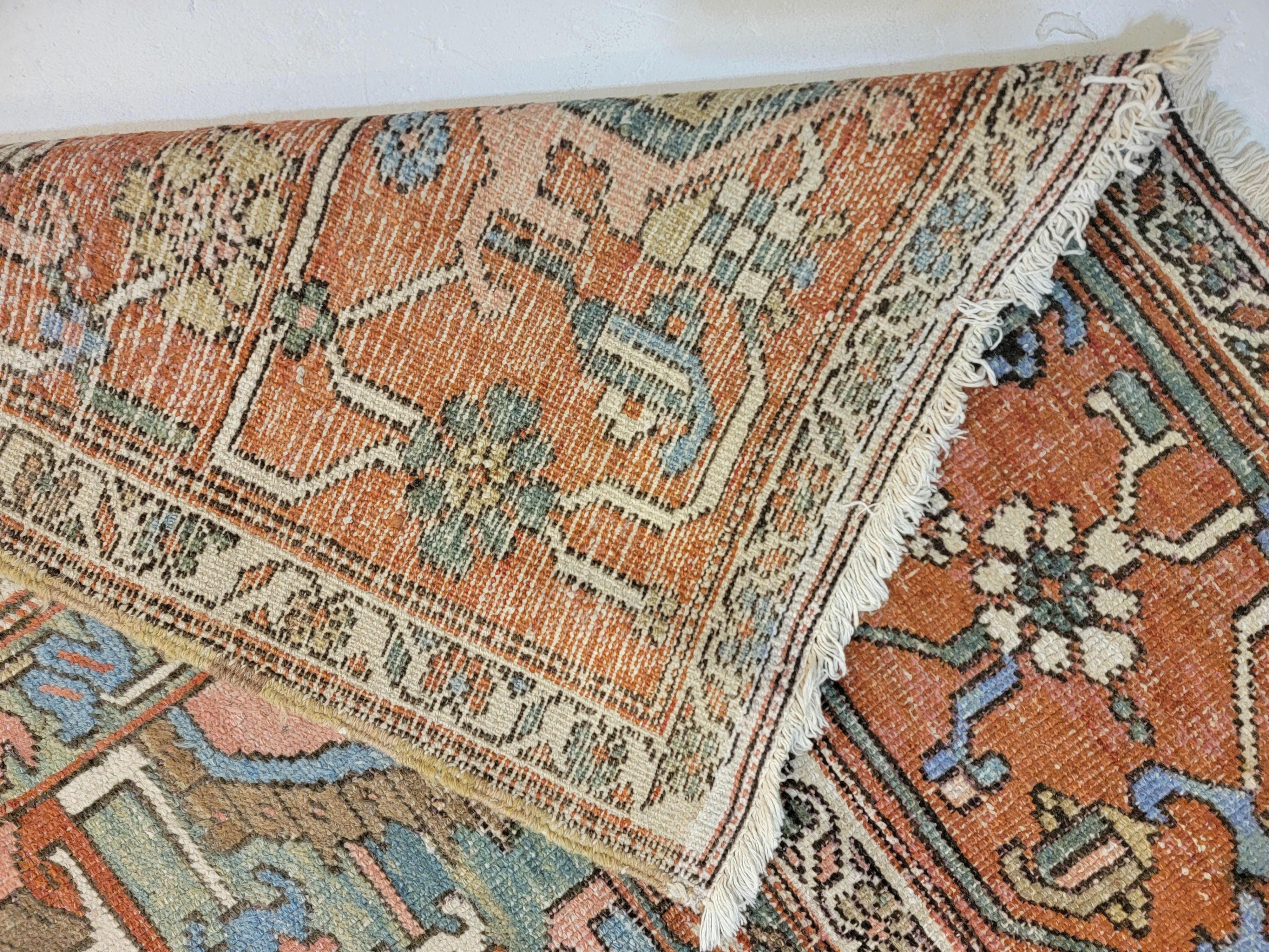 Early 20th Century Antique Persian Heriz Serapi Rug For Sale 7