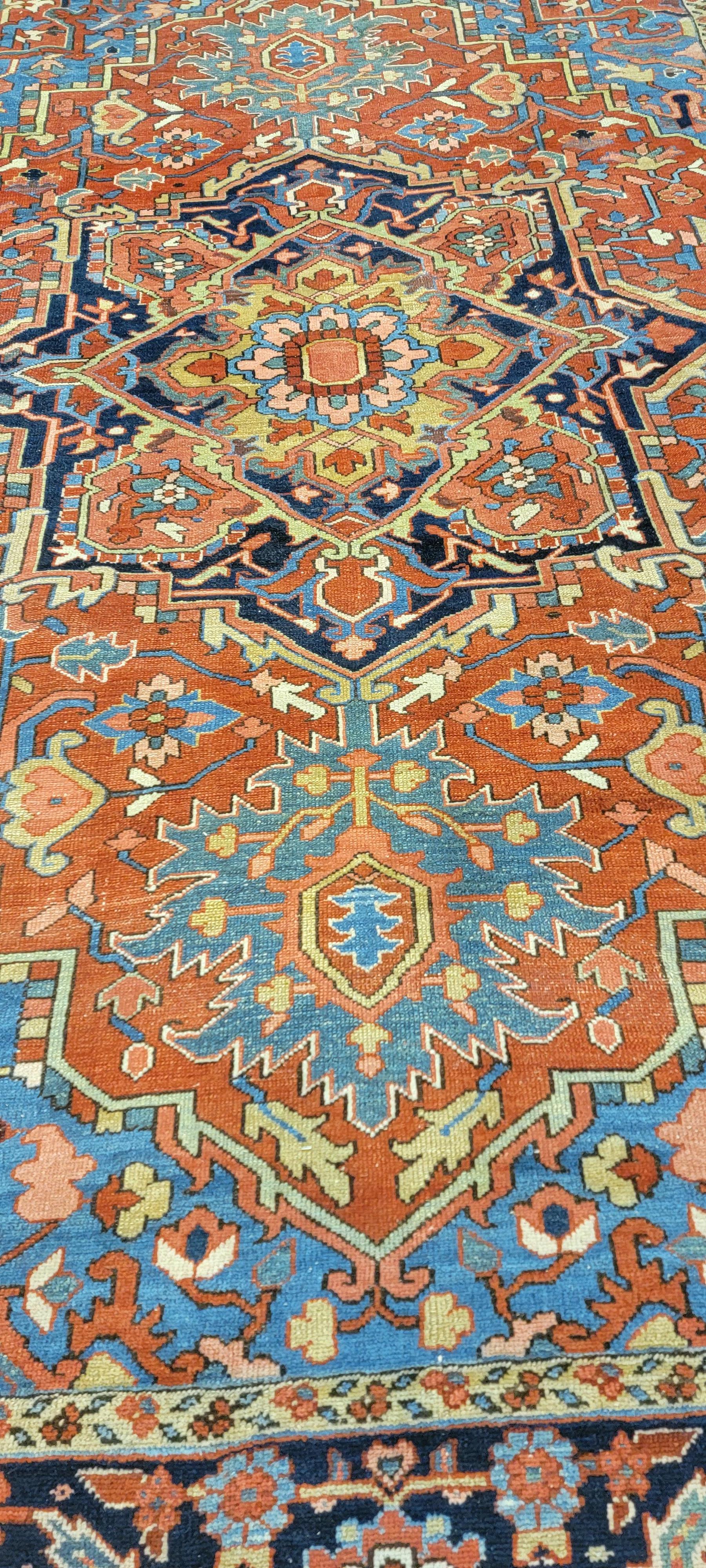 Early 20th Century Antique Persian Heriz Serapi Rug In Good Condition For Sale In Chamblee, GA