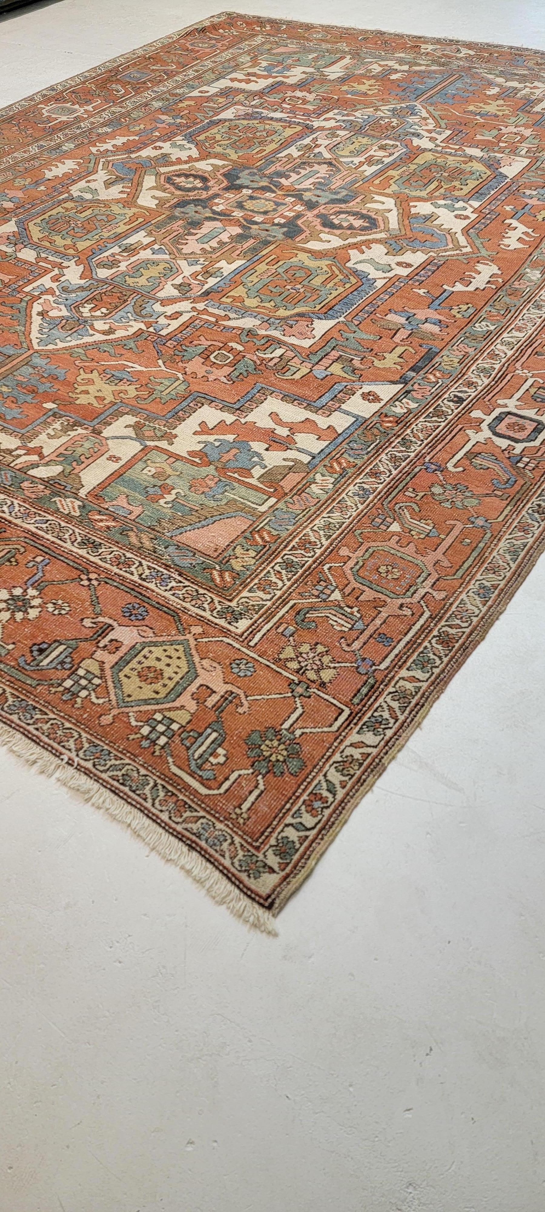 Early 20th Century Antique Persian Heriz Serapi Rug For Sale 1