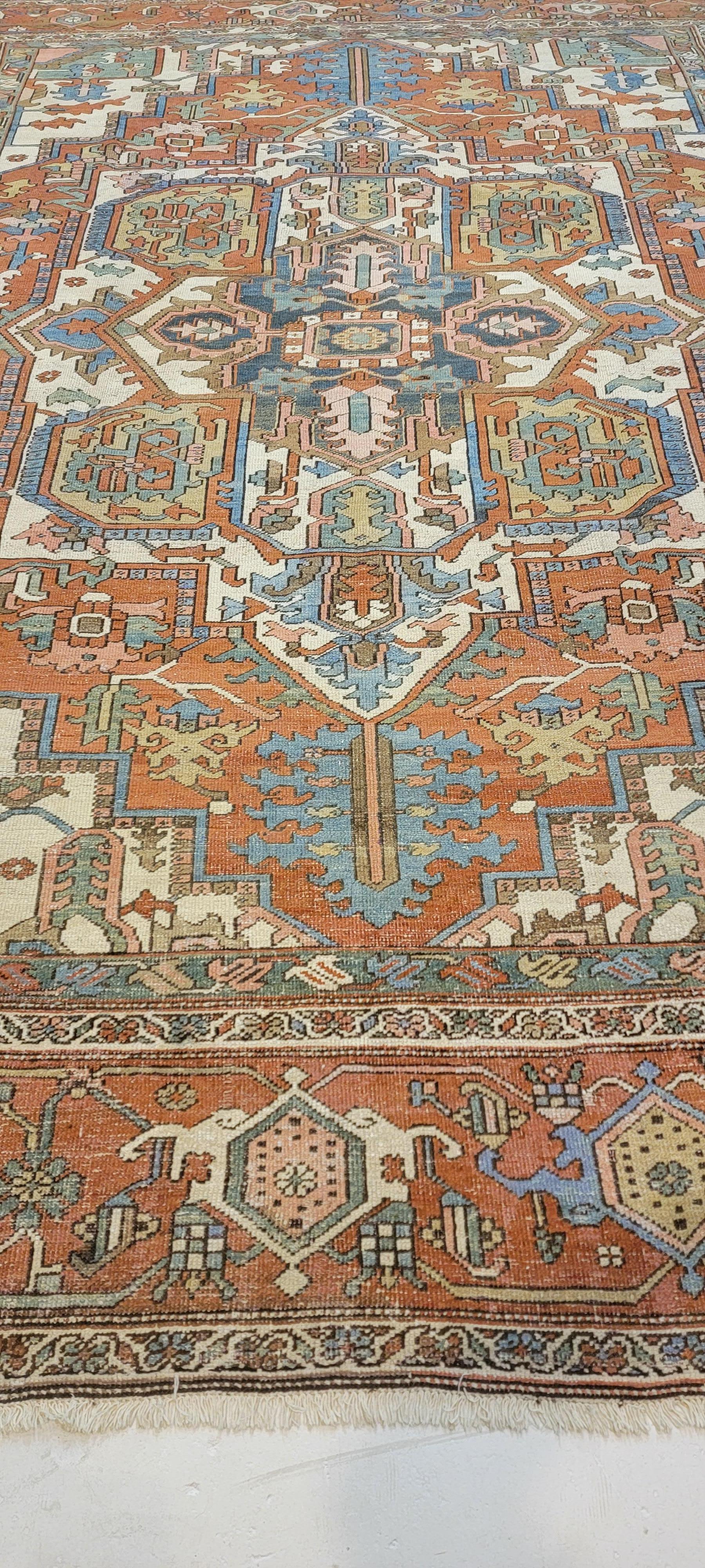 Early 20th Century Antique Persian Heriz Serapi Rug For Sale 2