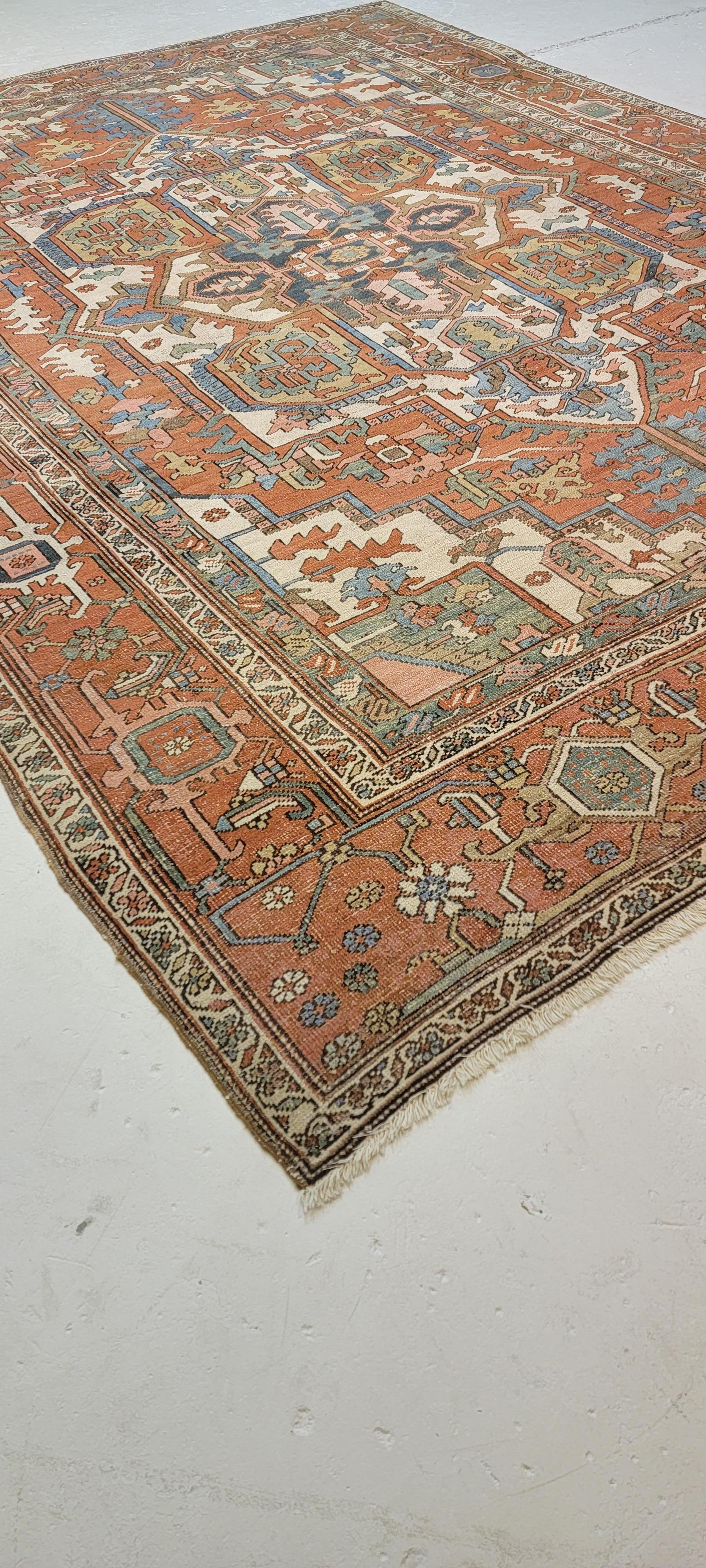 Early 20th Century Antique Persian Heriz Serapi Rug For Sale 3