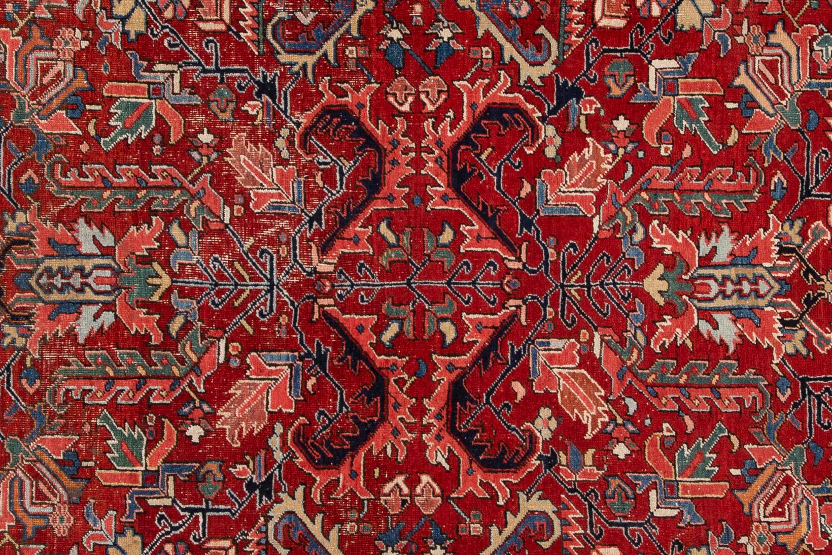 Early 20th Century Antique Persian Heriz Wool Rug For Sale 2