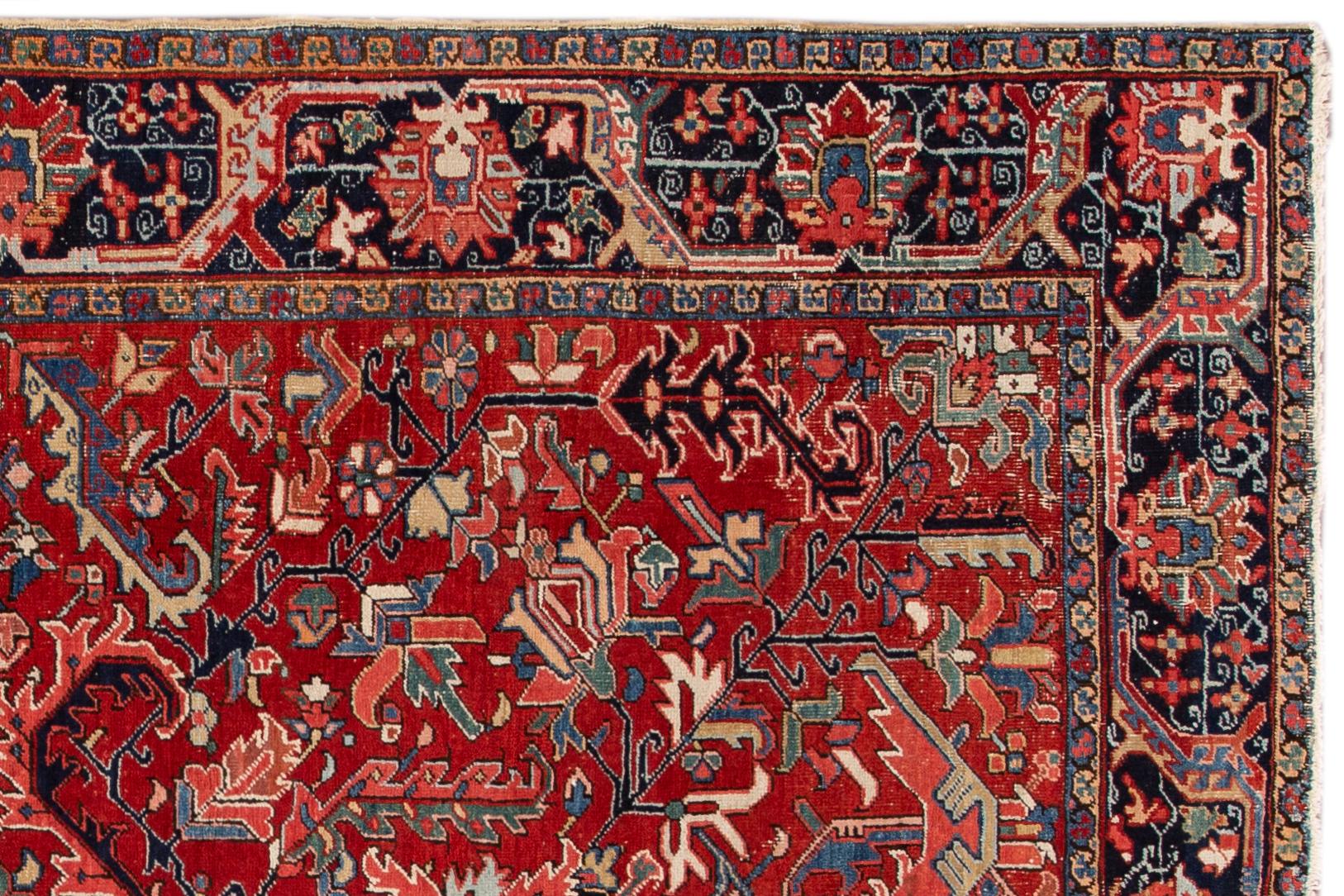 Early 20th Century Antique Persian Heriz Wool Rug For Sale 3