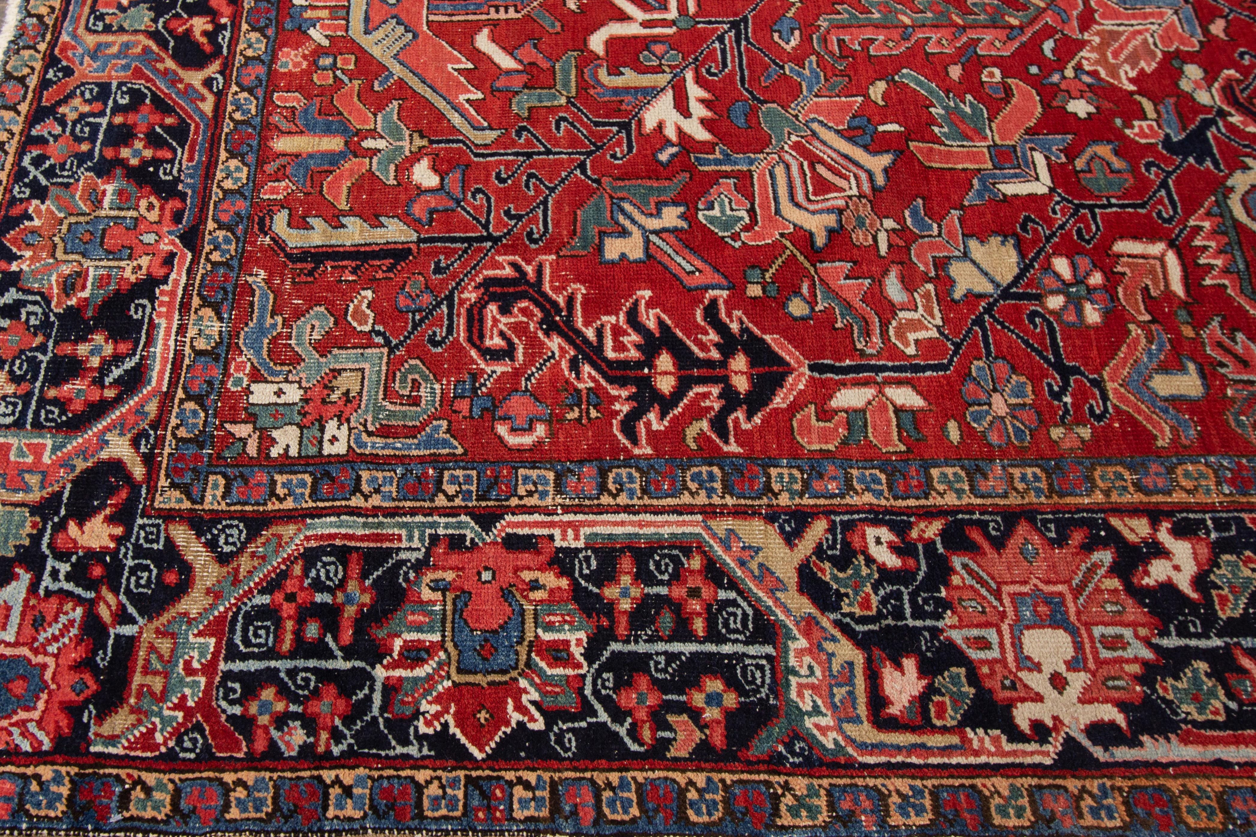 Early 20th Century Antique Persian Heriz Wool Rug For Sale 4