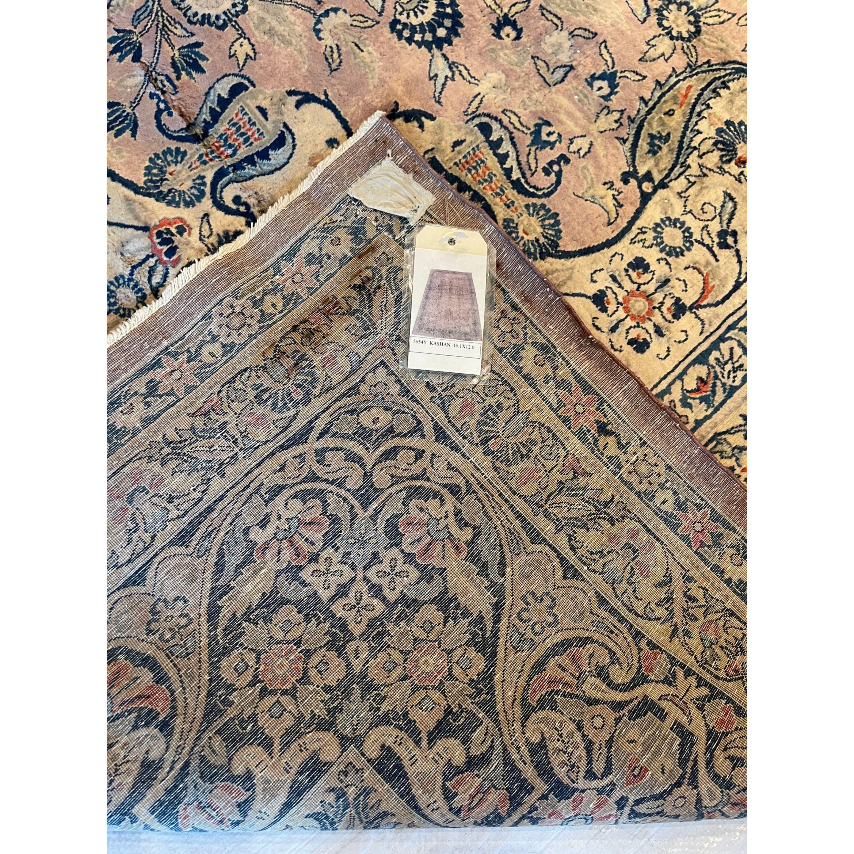 Early 20th Century Antique Persian Kashan Mohtasham Rug In Good Condition For Sale In Los Angeles, US