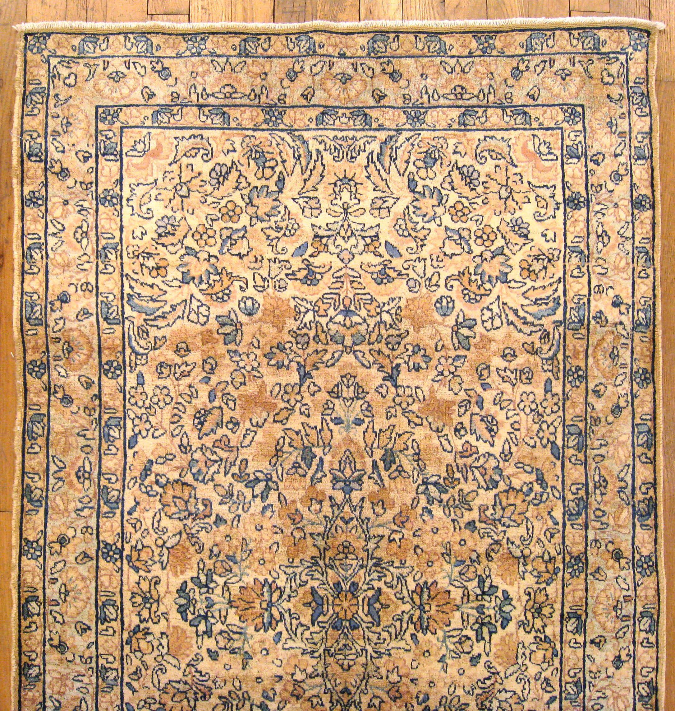 Antique Persian Kerman Oriental Rug, in Small size, Fine Floral & Soft Colors In Excellent Condition For Sale In New York, NY