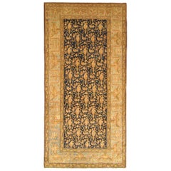 Antiker persischer Malayer Orientteppich:: in Läufergröße:: mit Marinefeld und Blattwerk