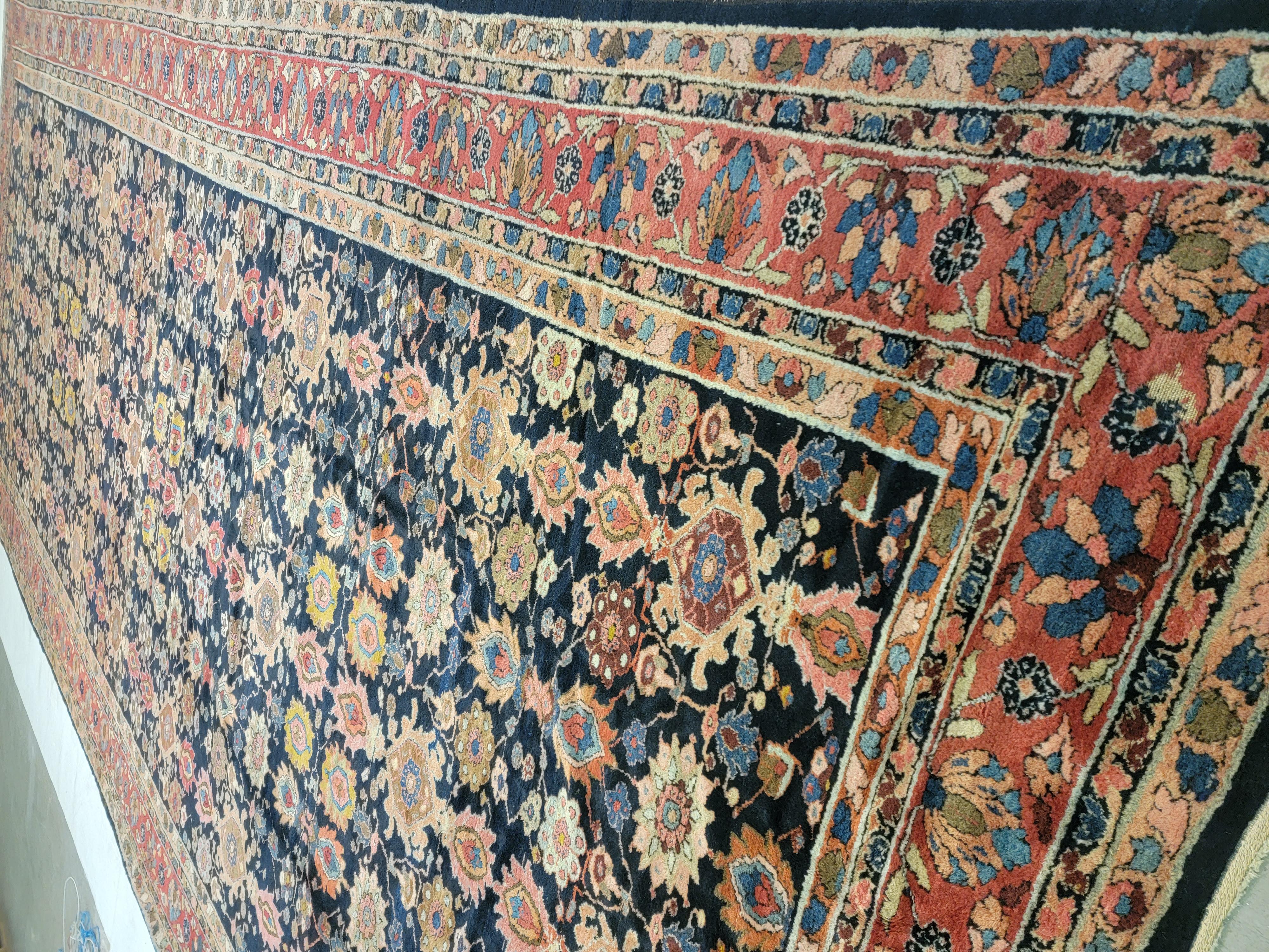 Early 20th Century Antique Persian Sultanabad/Meshkabad Rug For Sale 3