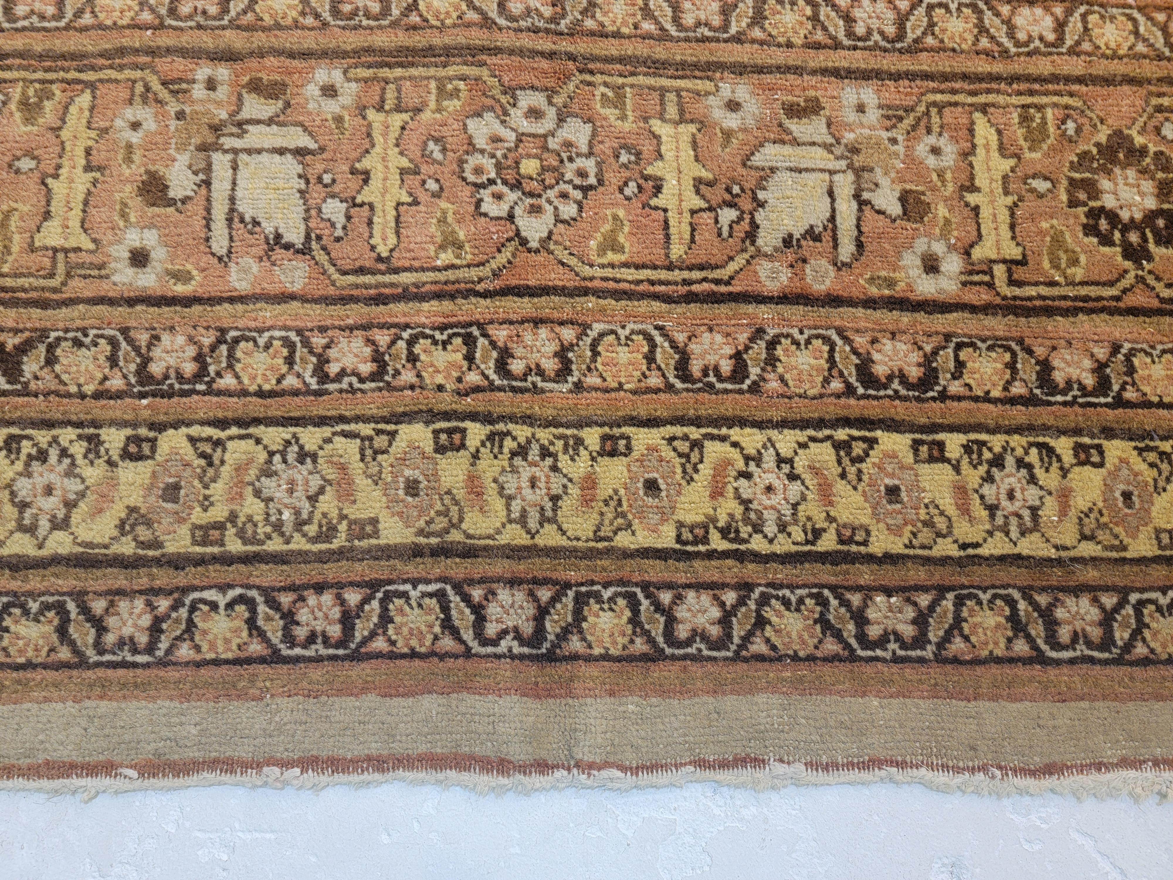 Antiker persischer Täbris- Haji Jalili-Teppich des frühen 20. Jahrhunderts (Handgeknüpft) im Angebot