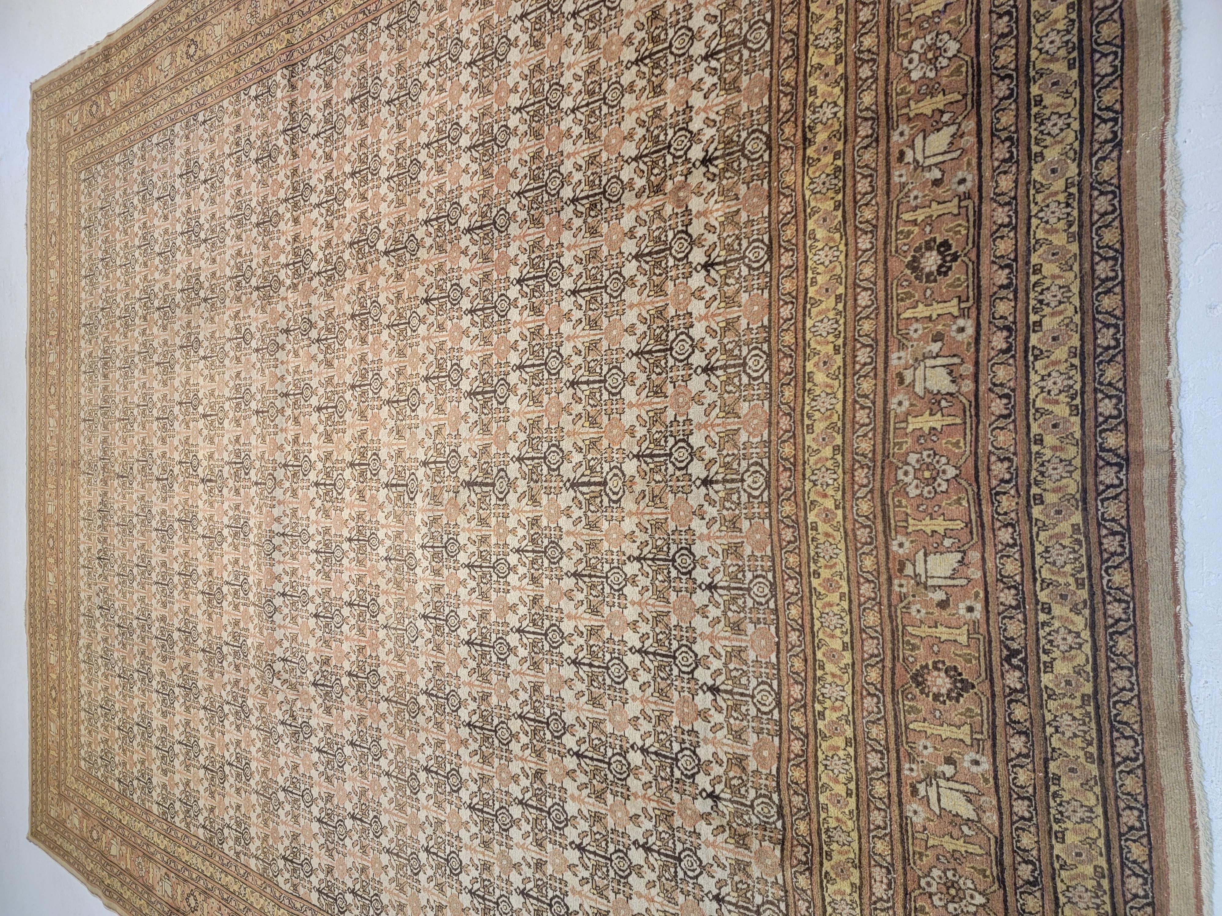 Antiker persischer Täbris- Haji Jalili-Teppich des frühen 20. Jahrhunderts im Zustand „Gut“ im Angebot in Chamblee, GA