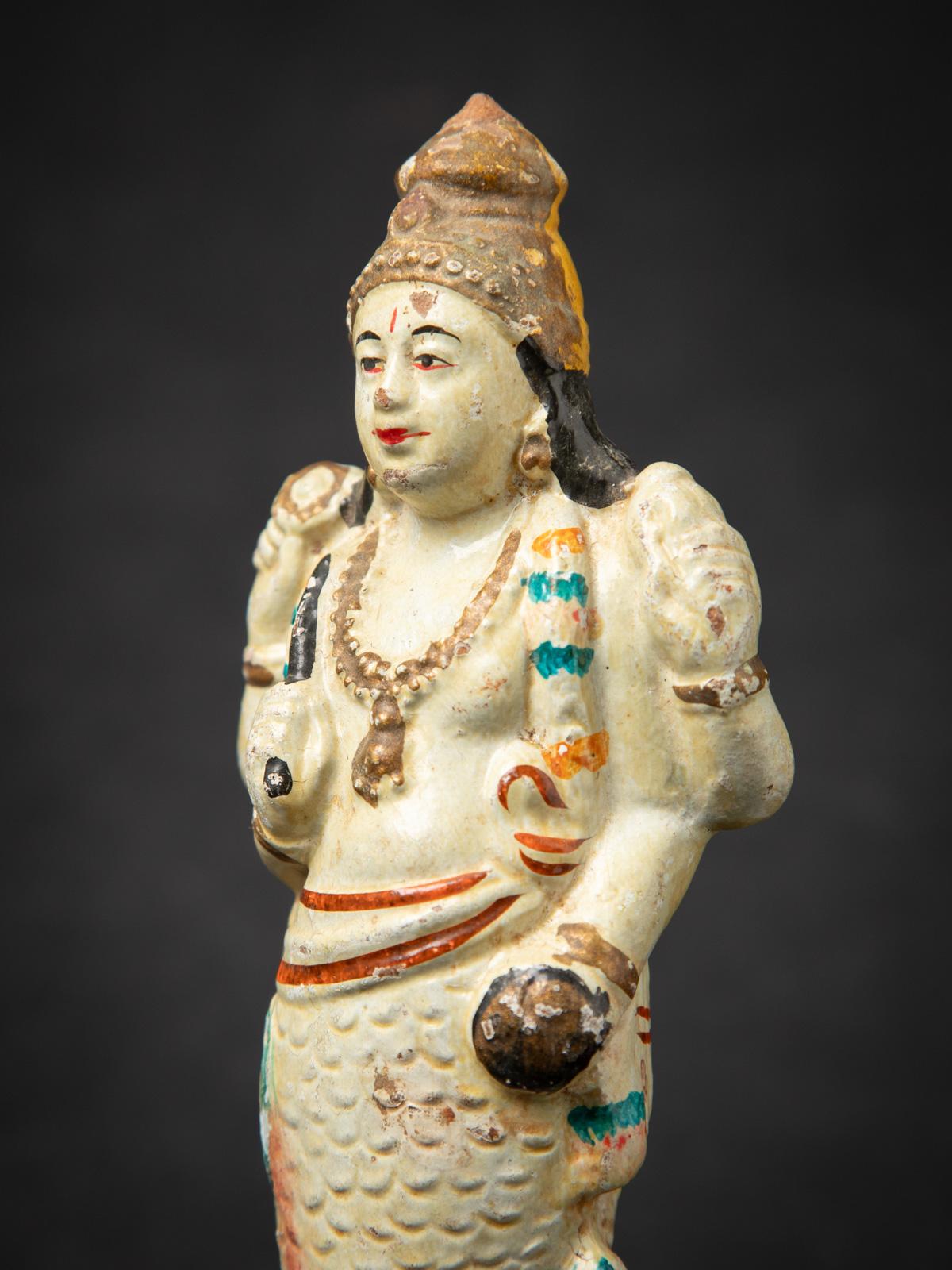 Début du 20e siècle Statue de Vishnu en poterie ancienne de l'Inde en vente 5