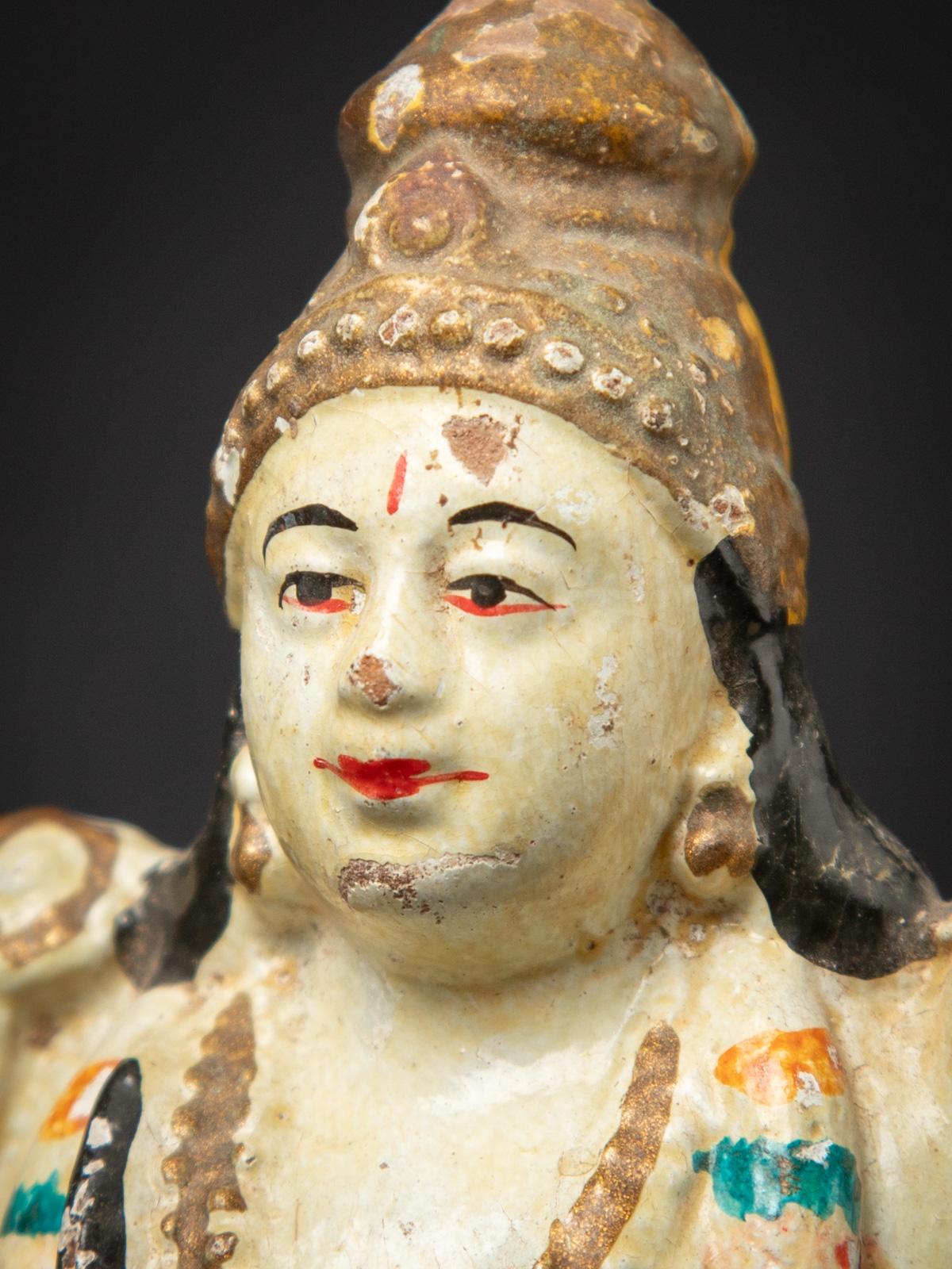 Début du 20e siècle Statue de Vishnu en poterie ancienne de l'Inde en vente 9