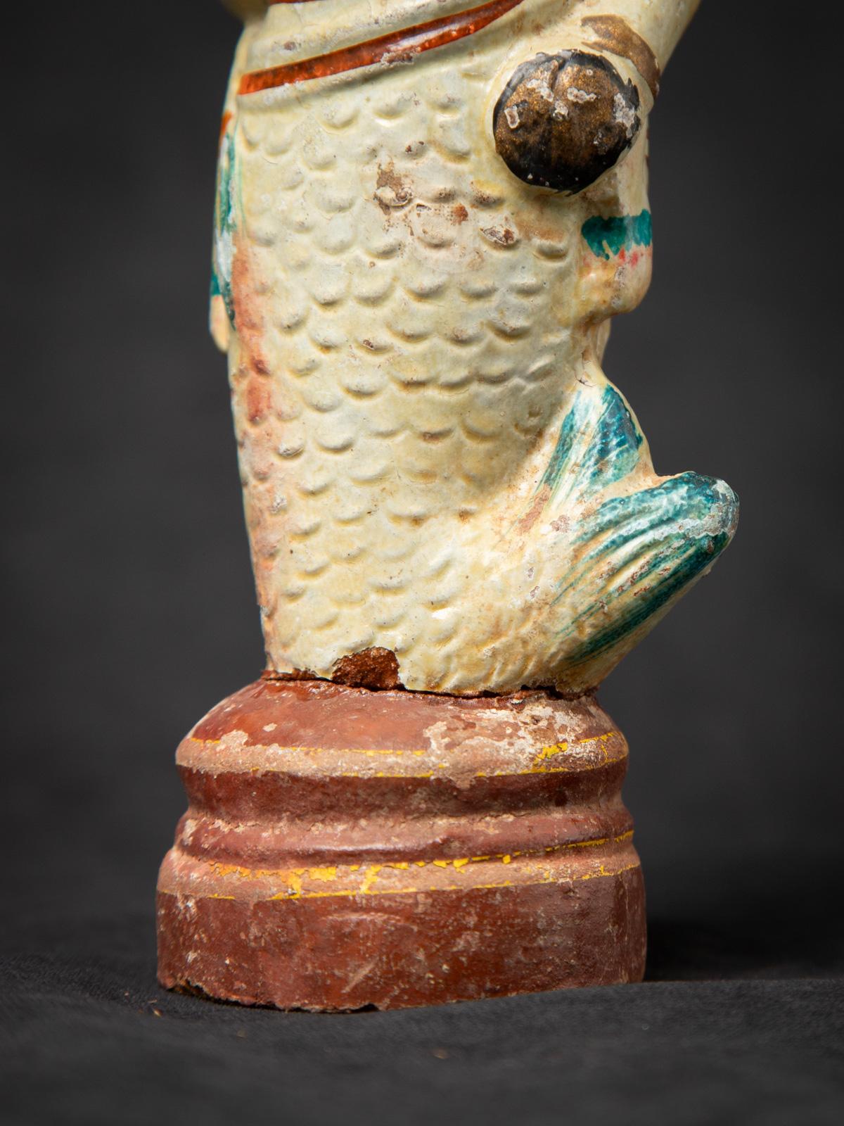 Début du 20e siècle Statue de Vishnu en poterie ancienne de l'Inde en vente 13