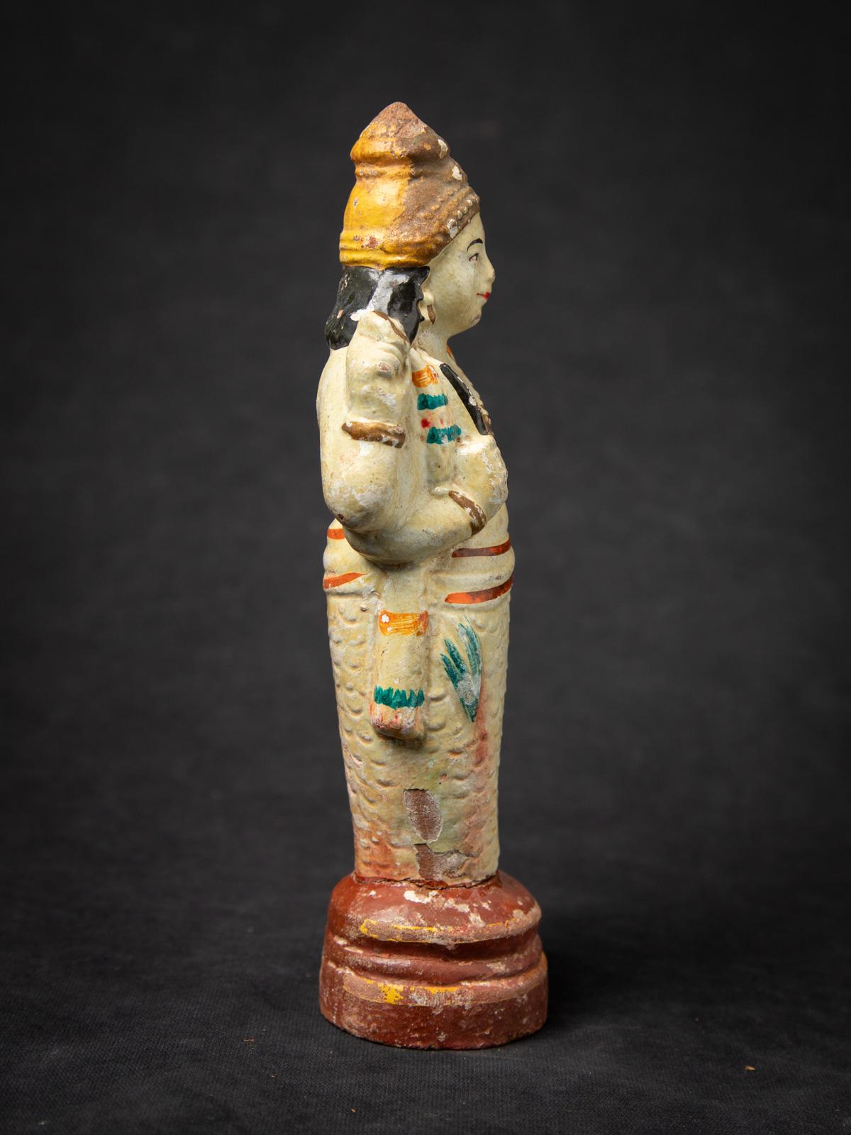 20ième siècle Début du 20e siècle Statue de Vishnu en poterie ancienne de l'Inde en vente