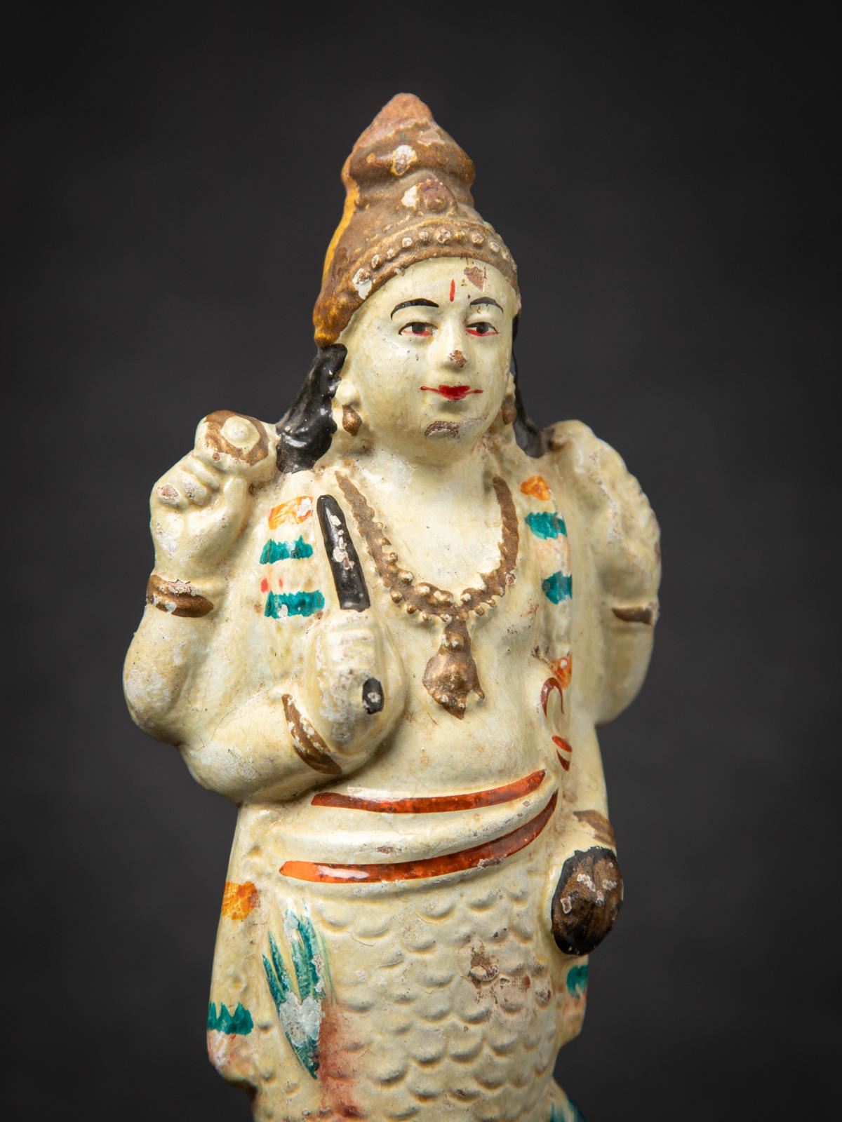 Début du 20e siècle Statue de Vishnu en poterie ancienne de l'Inde en vente 1