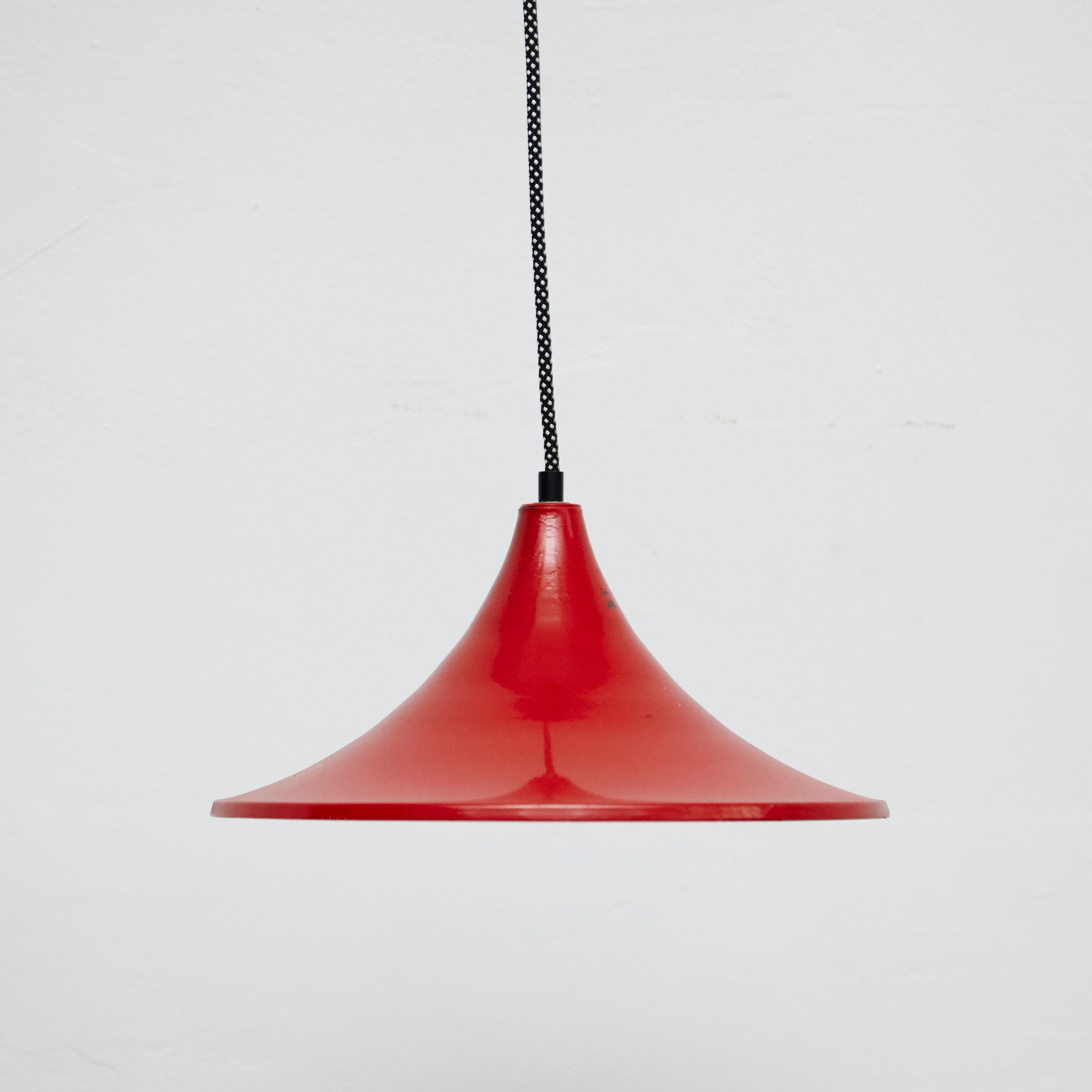 Early 20th century antique red brass ceiling lamp.
By unknown manufacturer, France.
In original condition, with minor wear consistent with age and use, preserving a beautiful patina.

Materials:
Lacquered metal

Dimensions:
ø 32 cm x H 15 cm.