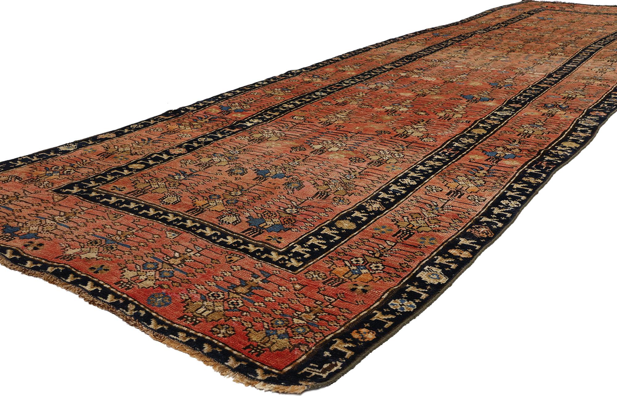 53878 Antique Caucasian Karabagh Rug Runner, 03'09 x 14'01. Les tapis du Karabagh caucasien sont des tapis traditionnels tissés à la main, originaires de la région historique du Karabagh, située dans l'actuel Azerbaïdjan. Ils sont réputés pour leurs