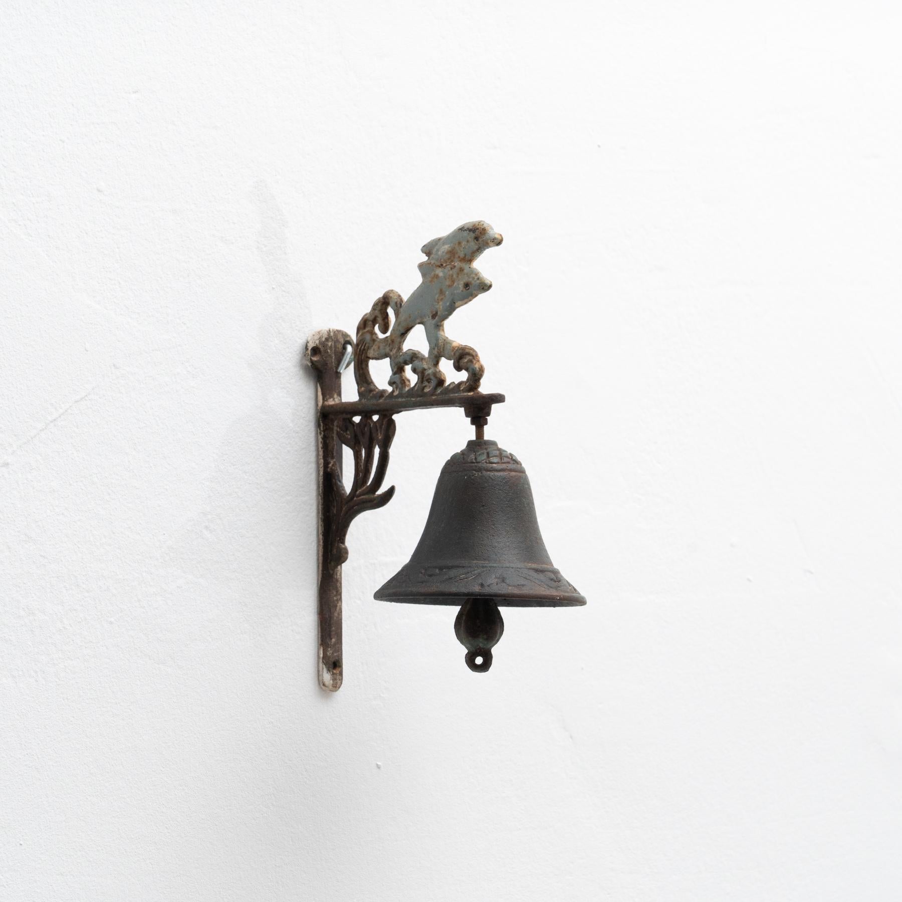 Wall cast iron decorative bell, circa early 20th century.

By unknown manufacturer, from Spain.

In original condition, with some visible signs of previous use and age, preserving a beautiful patina.

Materials:
Iron.