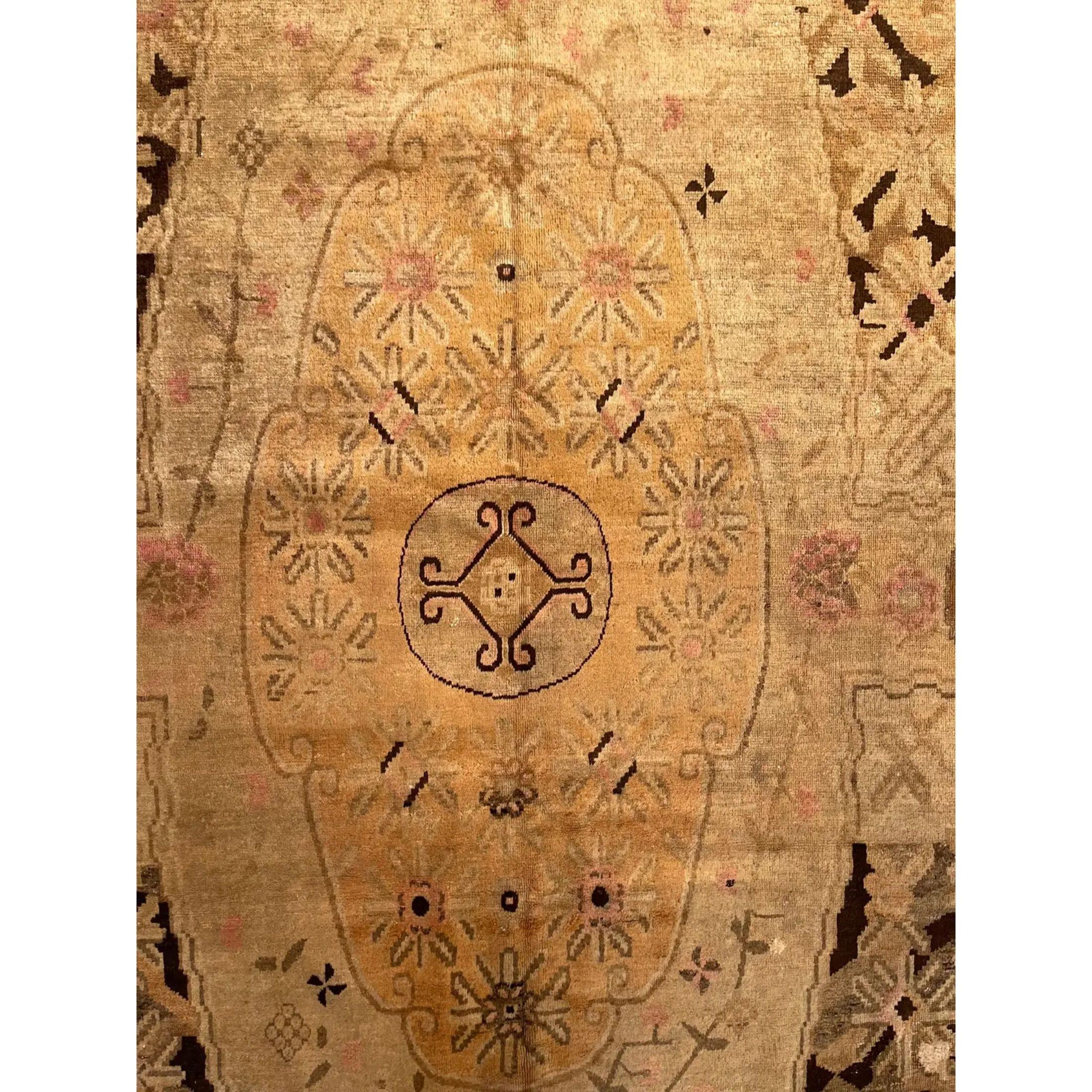 Early 20th Century Antique Samarkand Rug In Good Condition For Sale In Los Angeles, US