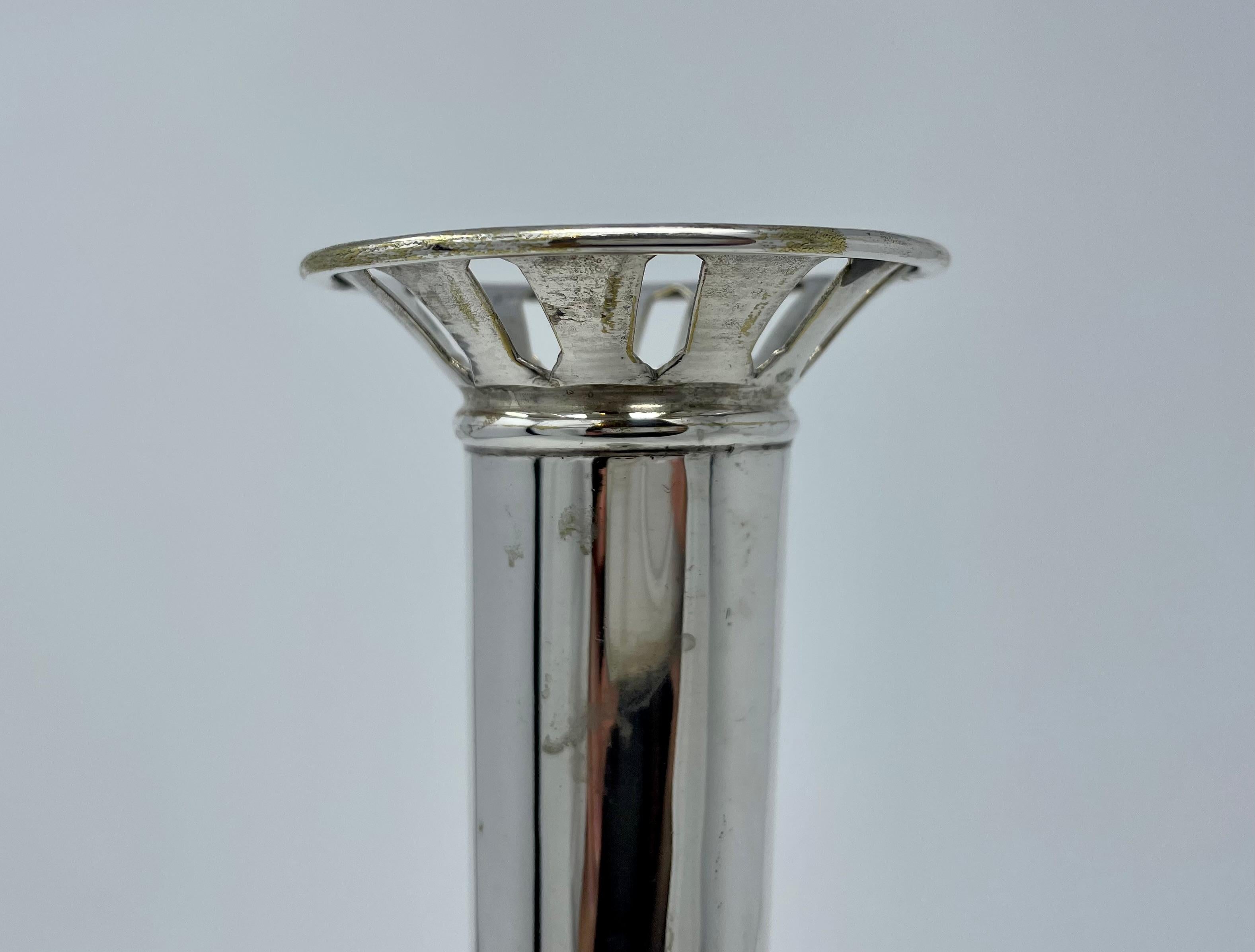 Antike Knospenvase aus Silberblech des frühen 20.  (Englisch) im Angebot