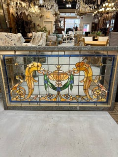 Antikes Glasfenster mit Delphinen und Urne aus dem frühen 20. Jahrhundert