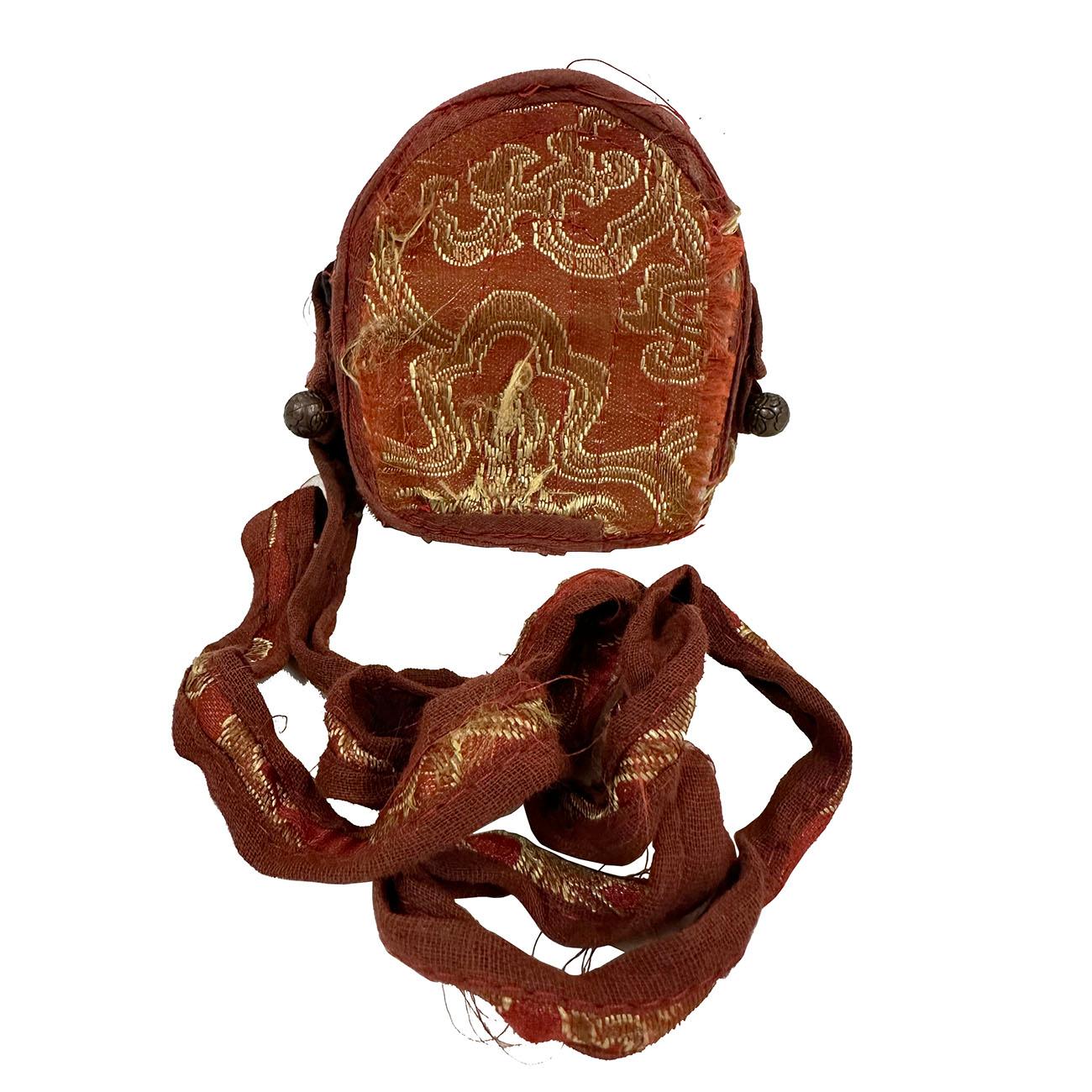 Sculpté Boîte de prières tibétaine ancienne du début du 20e siècle en argent turquoise Ghau en vente