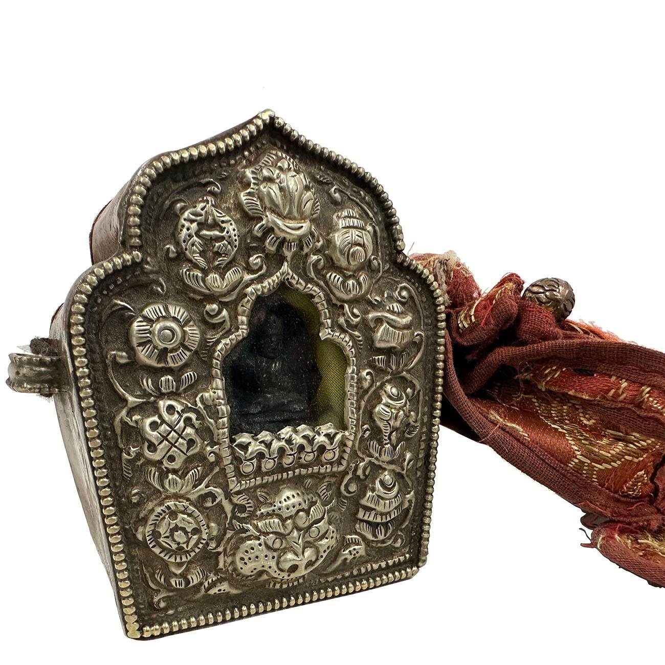 Early 20th Century Antique Tibetan Silver Turquoise Ghau Prayer Box In Good Condition In Pomona, CA