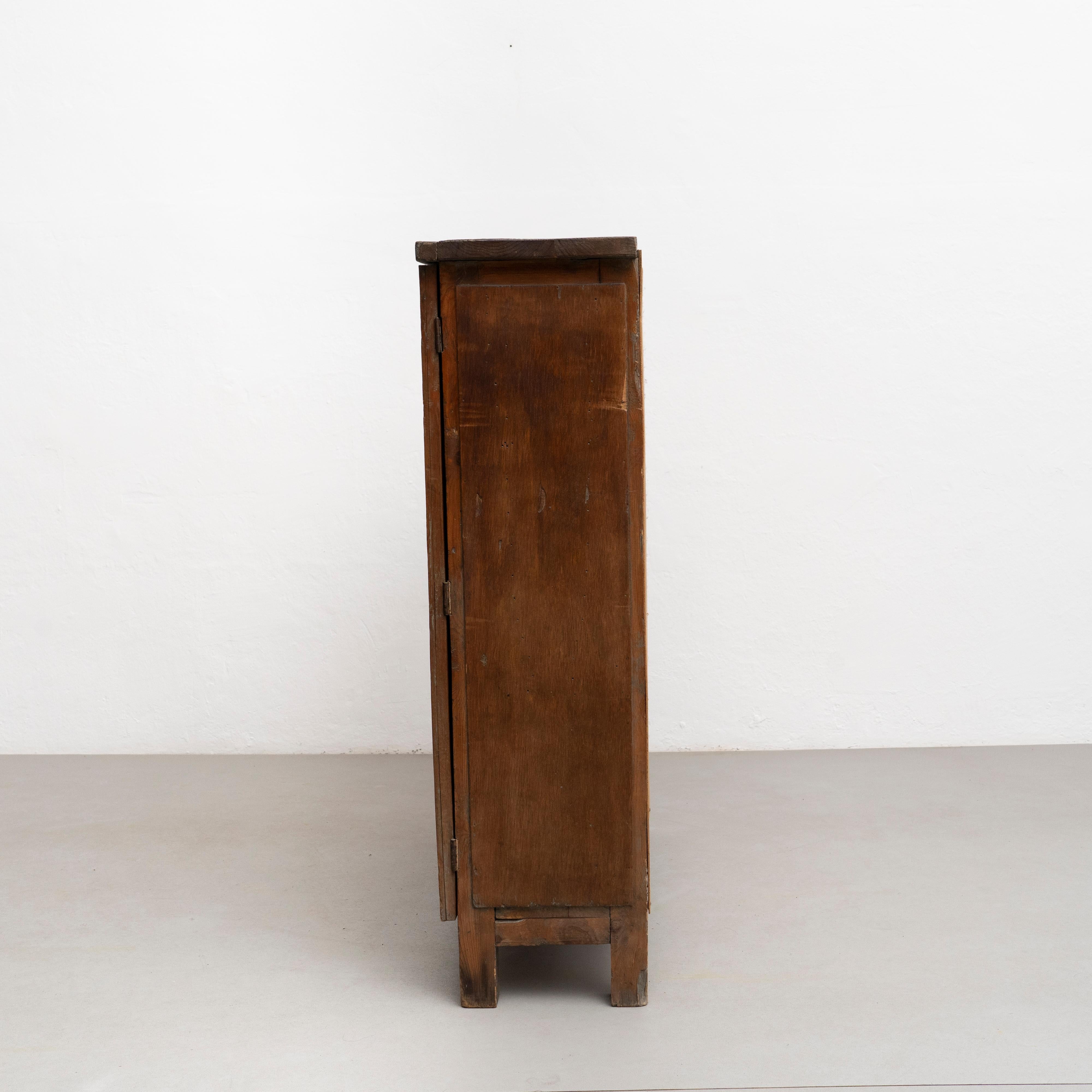 Early 20th Century Antique Traditional French Solid Wood Shoe Cabinet In Good Condition In Barcelona, Barcelona