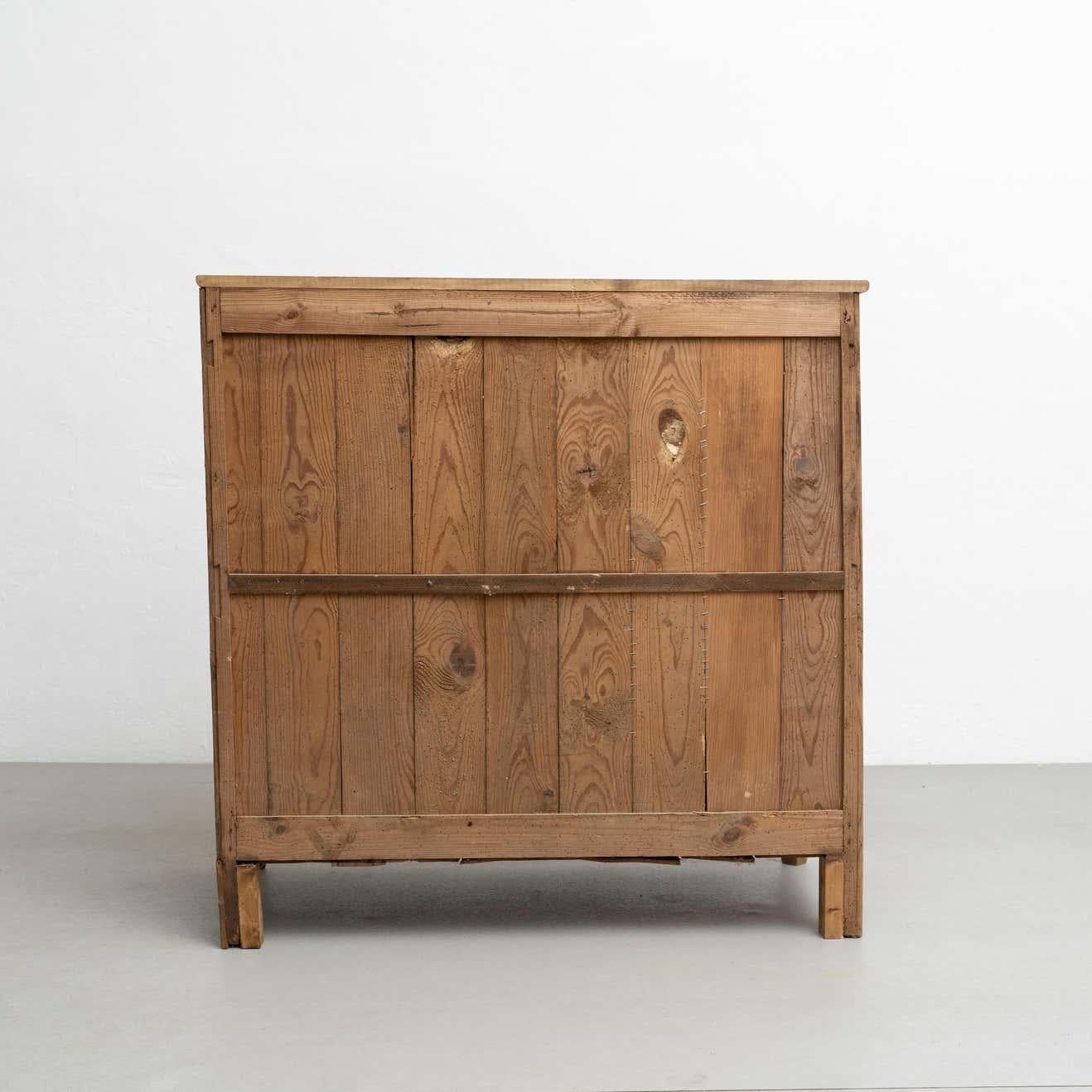 this dresser is so elegant in spanish